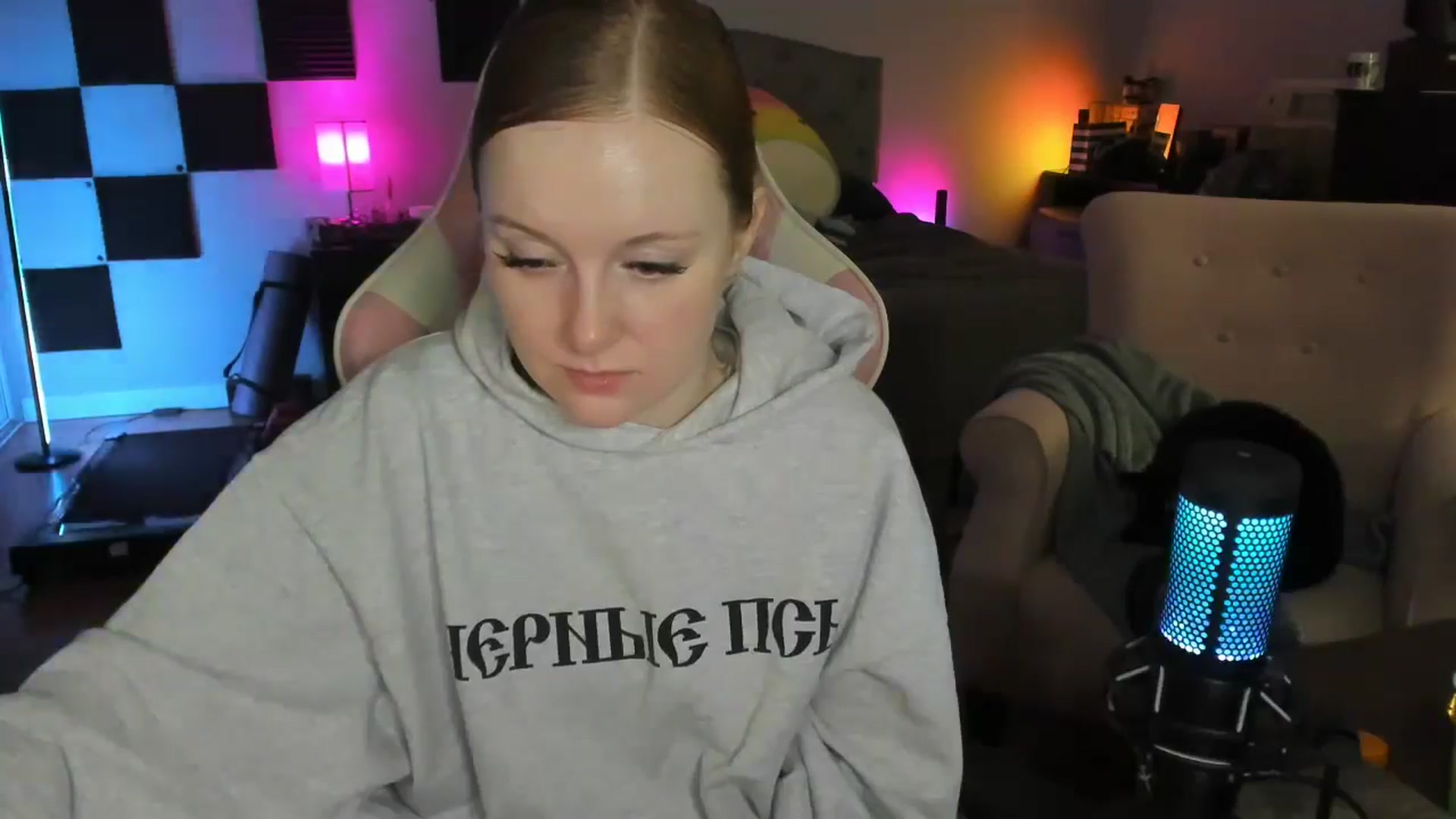 Gallery image thumbnail from LizzySmallz's myfreecams stream on, 05/31/2024, 10:24 image 16 of 20