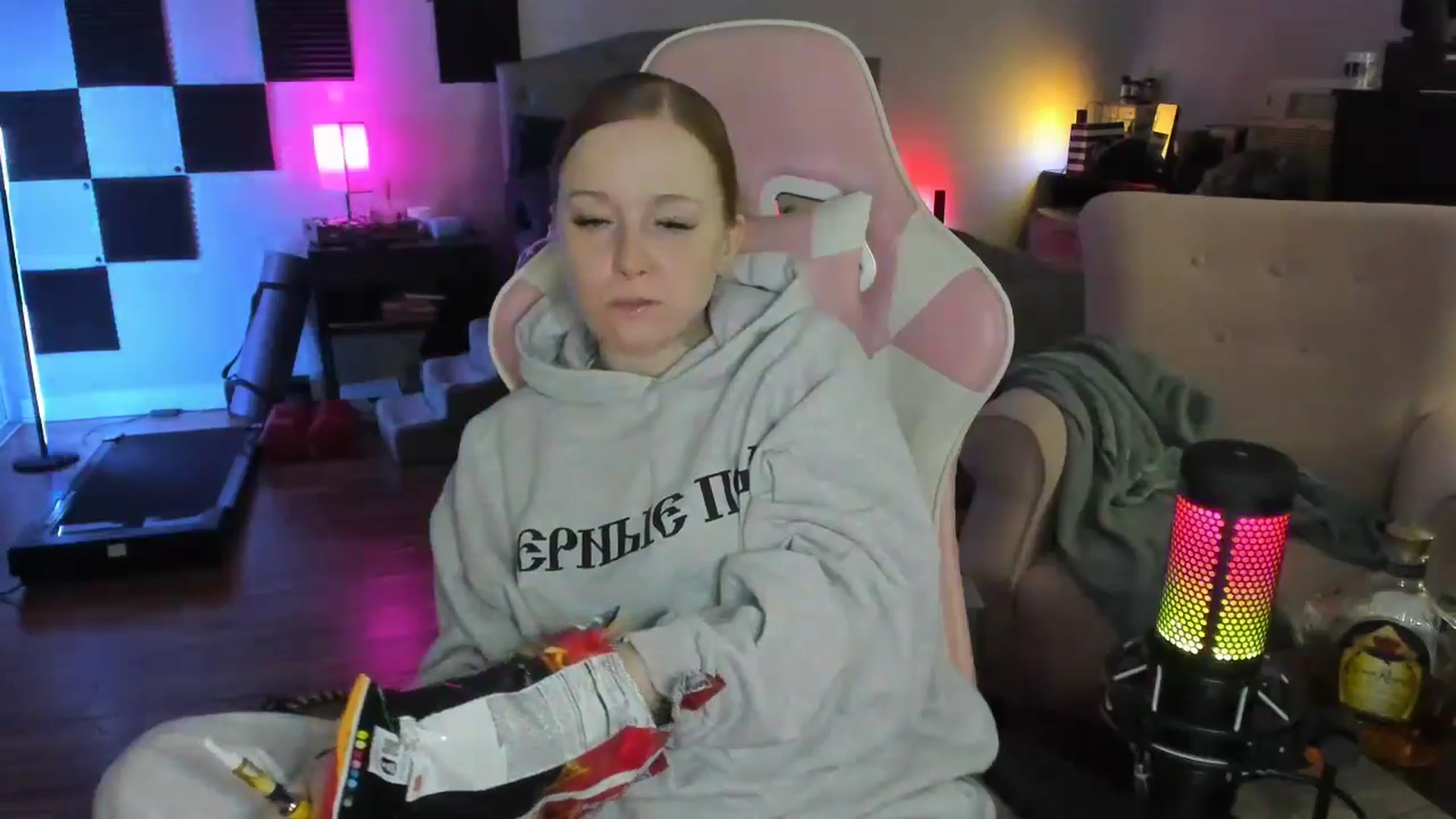 Gallery image thumbnail from LizzySmallz's myfreecams stream on, 05/31/2024, 10:24 image 5 of 20
