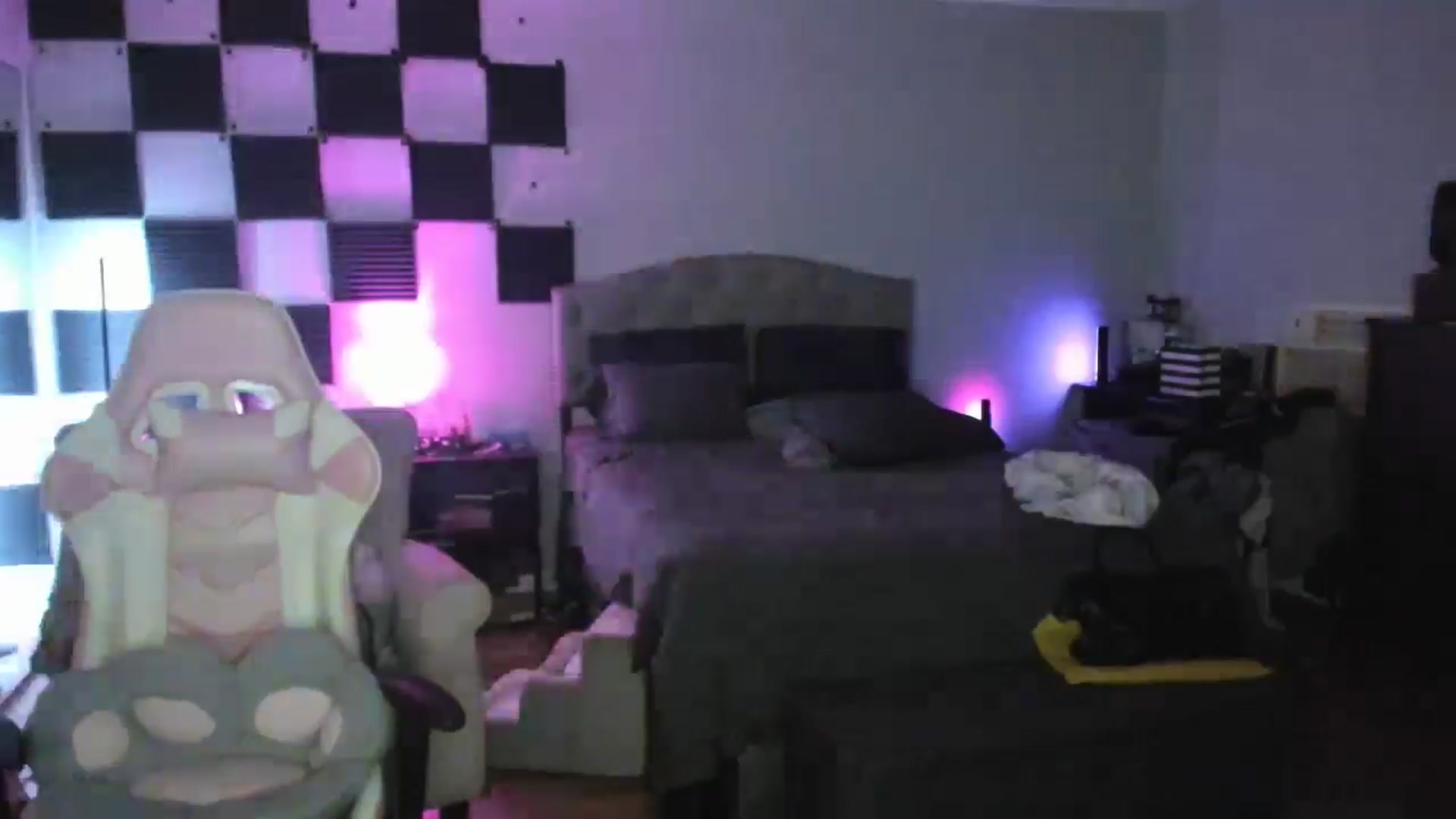 Gallery image thumbnail from LizzySmallz's myfreecams stream on, 06/23/2024, 12:35 image 8 of 20