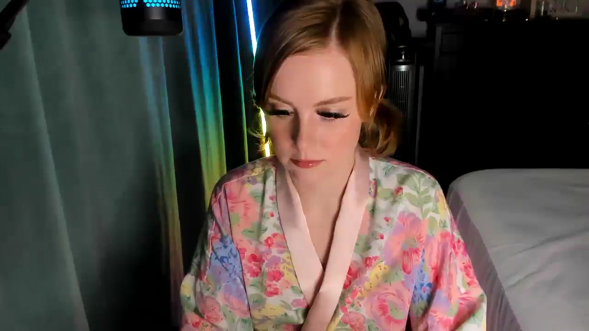 Gallery image thumbnail from LizzySmallz's myfreecams stream on, 06/21/2025, 09:11 image 8 of 20