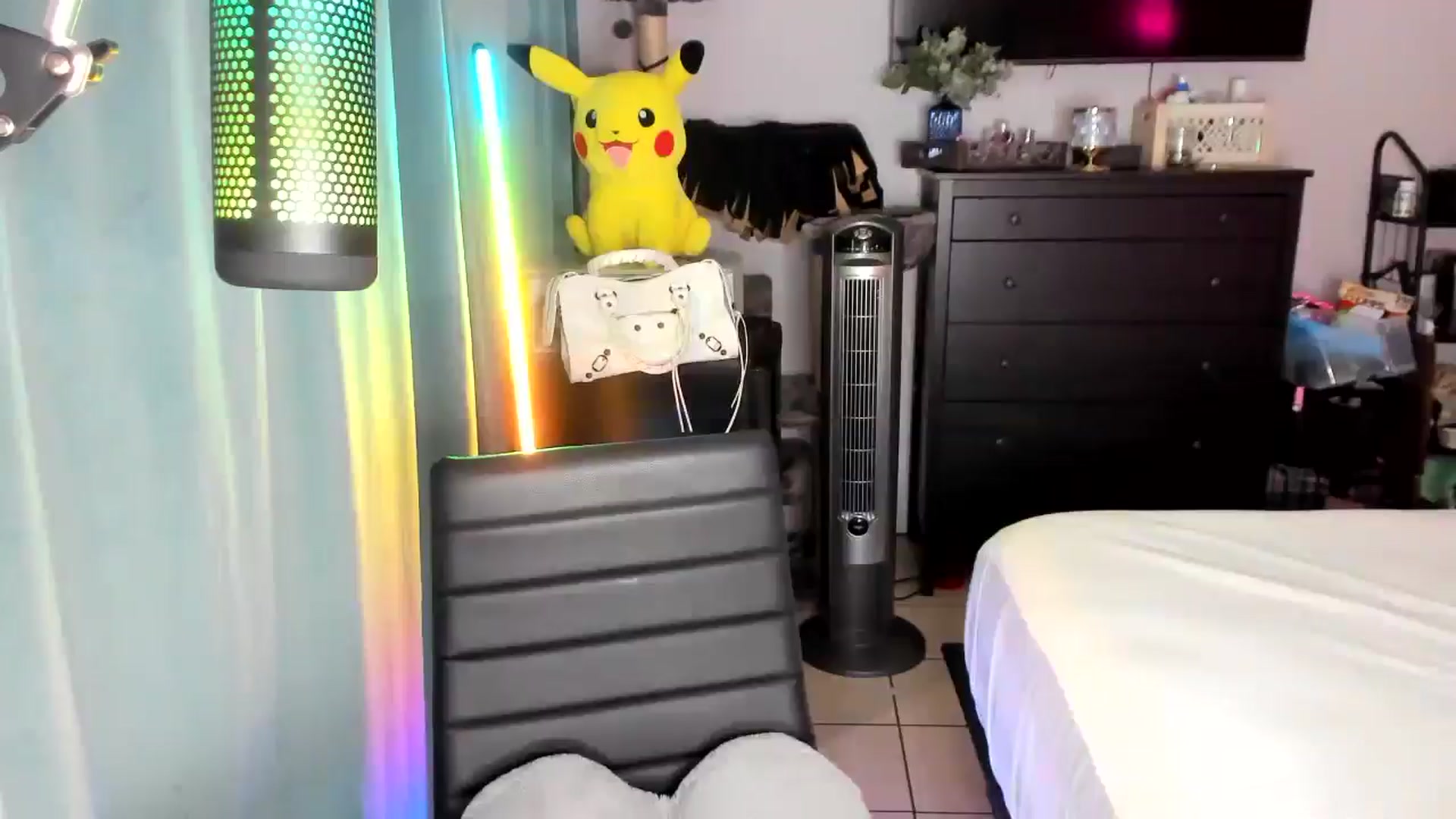 Gallery image thumbnail from LizzySmallz's myfreecams stream on, 06/21/2025, 09:11 image 2 of 20