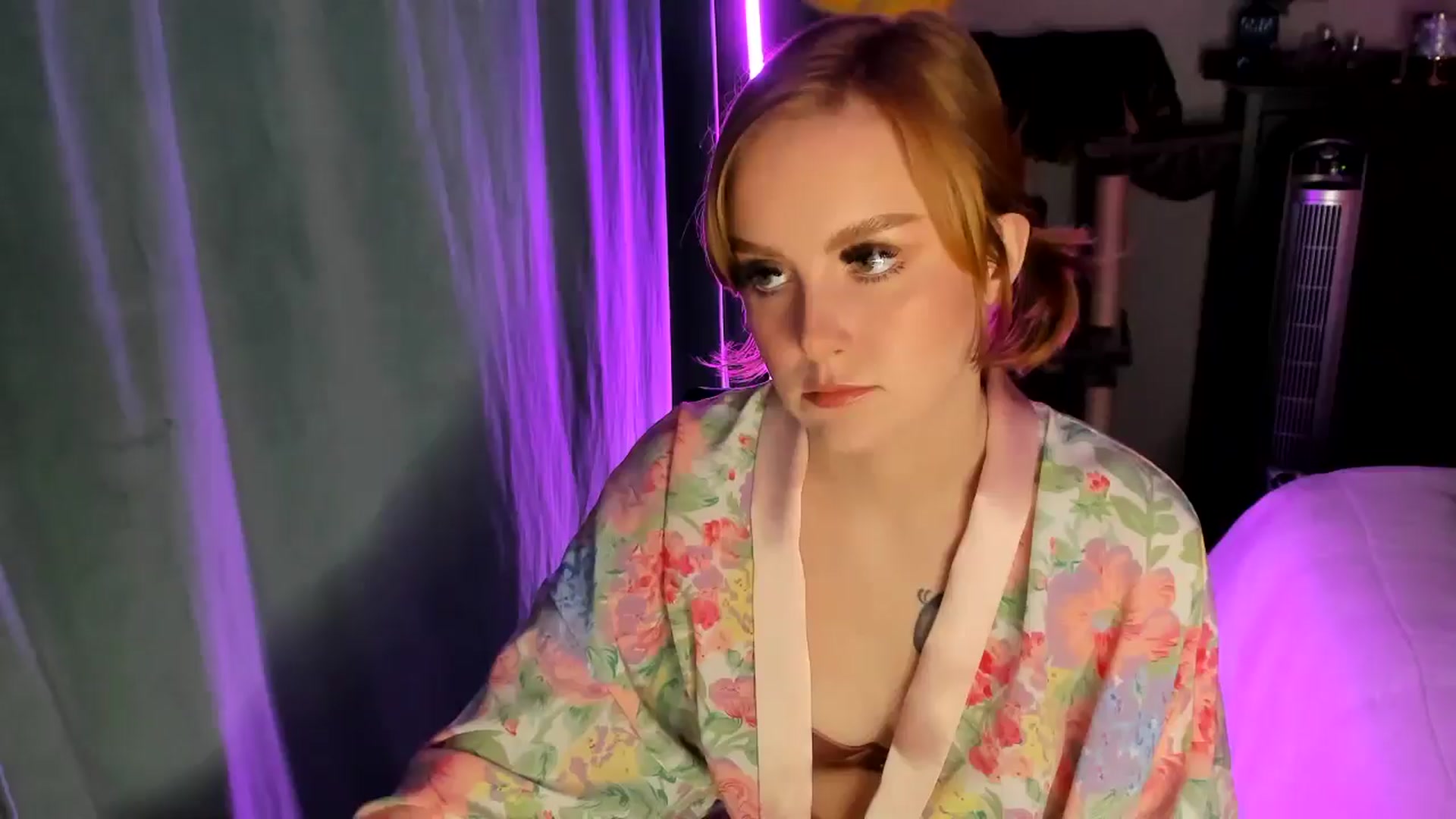Gallery image thumbnail from LizzySmallz's myfreecams stream on, 06/23/2025, 06:24 image 14 of 20