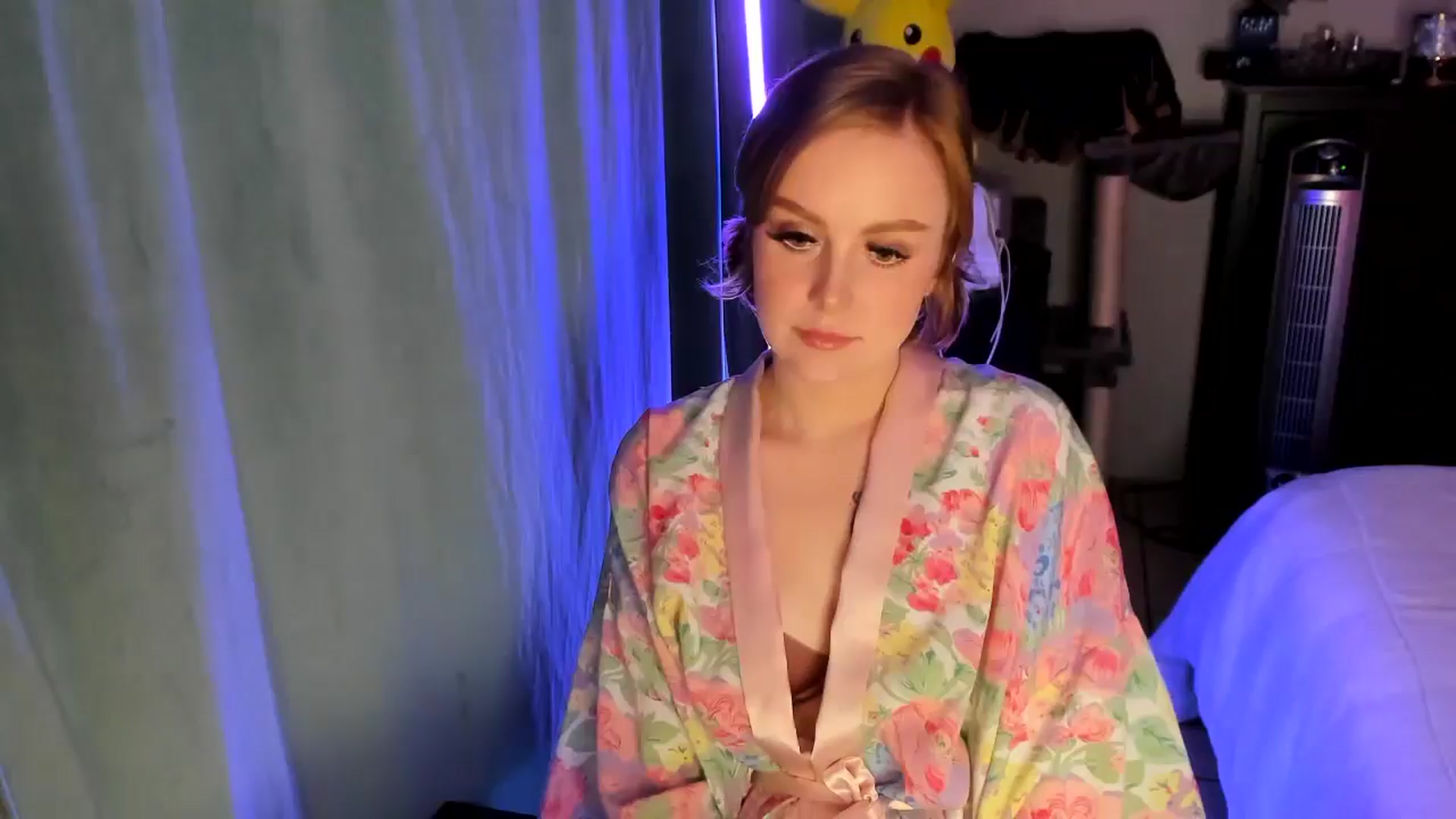Gallery image thumbnail from LizzySmallz's myfreecams stream on, 06/23/2025, 06:24 image 19 of 20