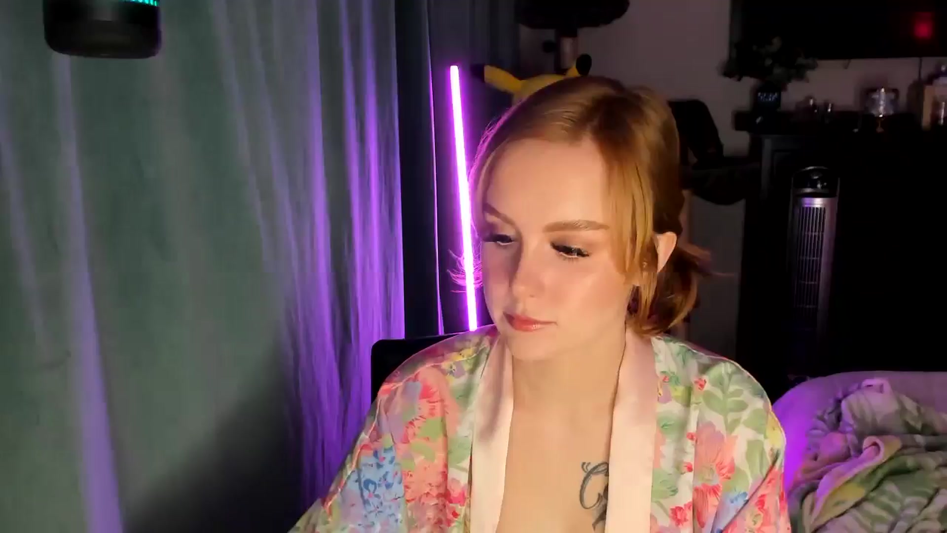 Gallery image thumbnail from LizzySmallz's myfreecams stream on, 06/23/2025, 06:24 image 1 of 20