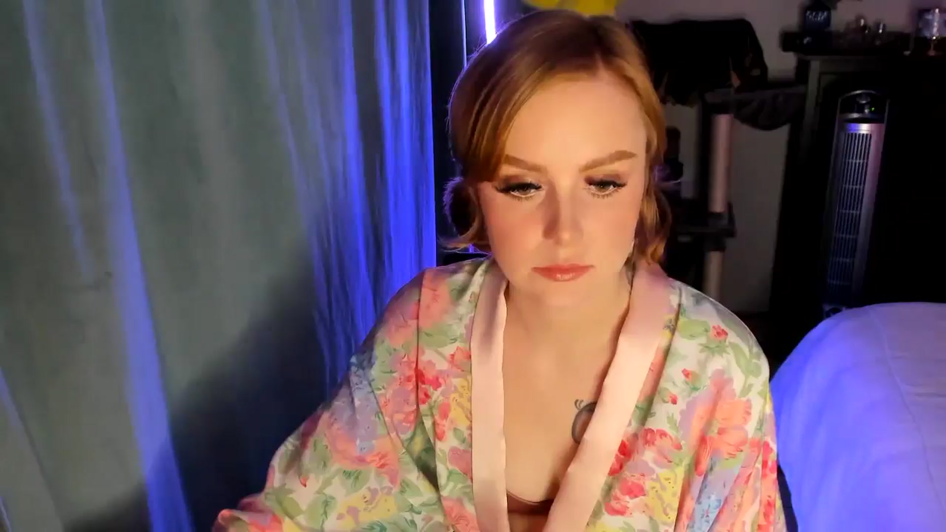 Gallery image thumbnail from LizzySmallz's myfreecams stream on, 06/23/2025, 06:24 image 17 of 20