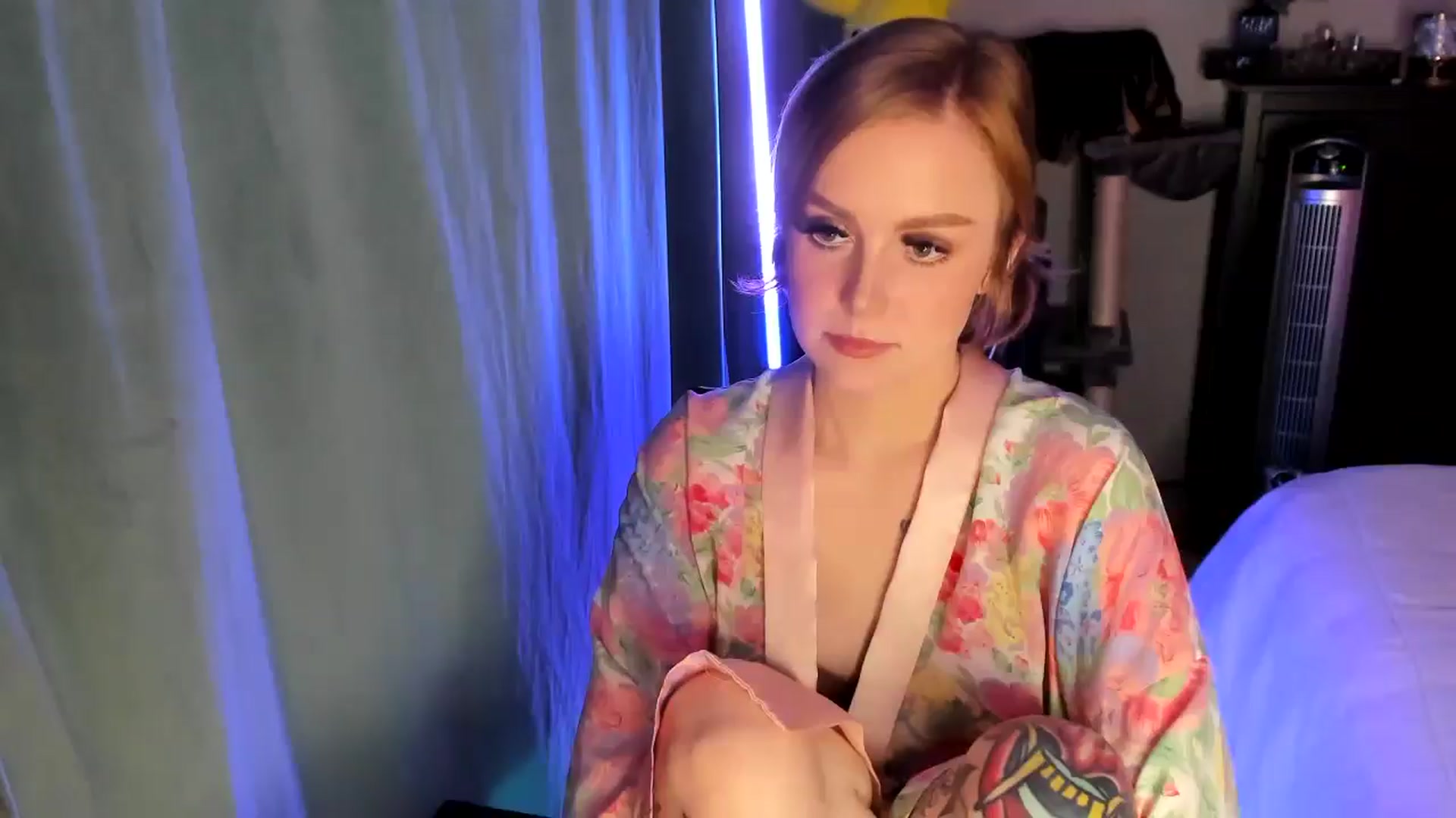Gallery image thumbnail from LizzySmallz's myfreecams stream on, 06/23/2025, 06:24 image 16 of 20