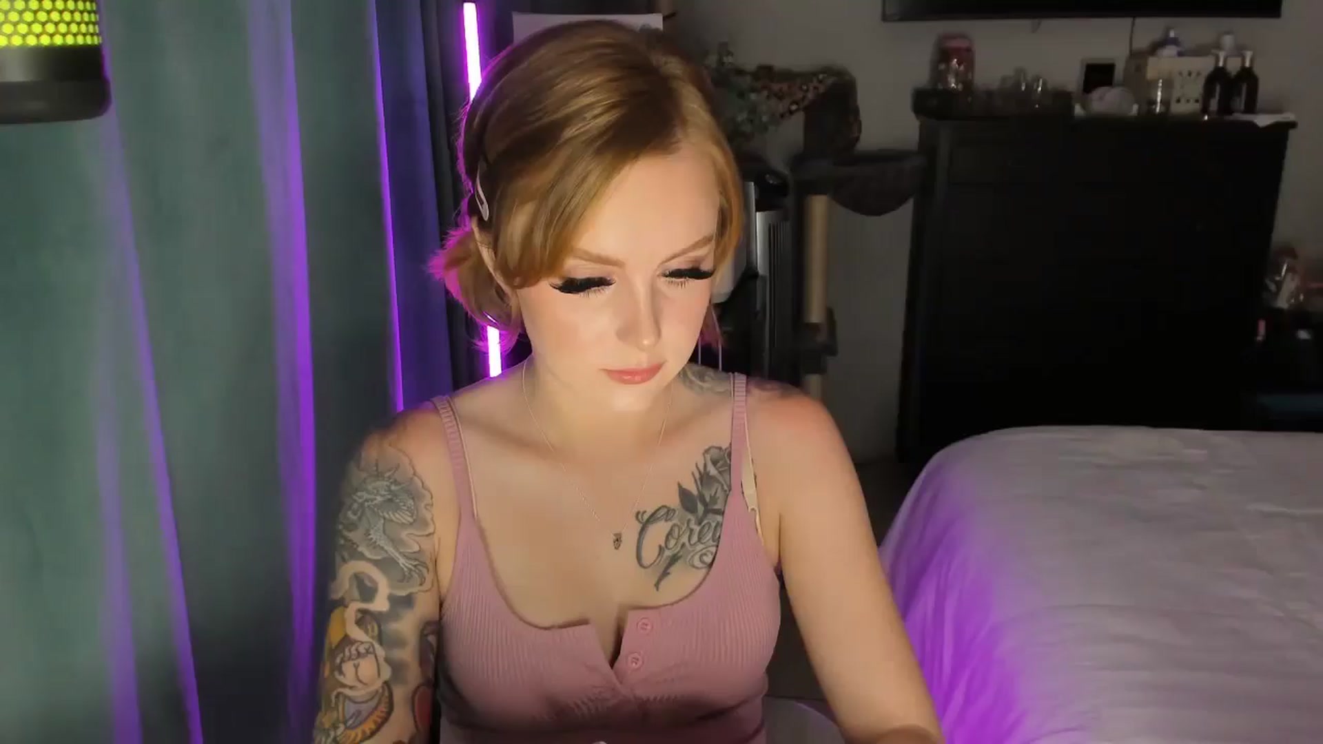 Gallery image thumbnail from LizzySmallz's myfreecams stream on, 07/02/2025, 06:43 image 8 of 20