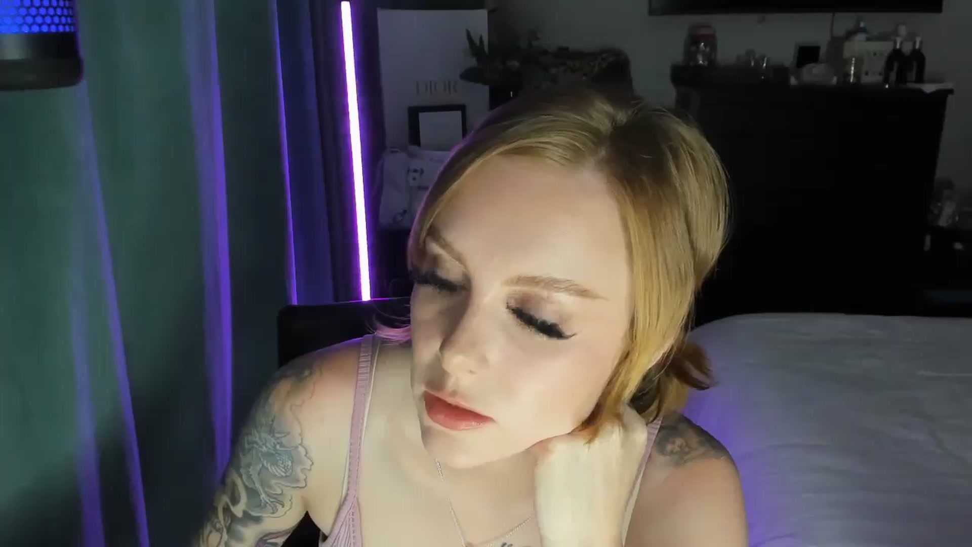 Gallery image thumbnail from LizzySmallz's myfreecams stream on, 07/02/2025, 06:43 image 5 of 20