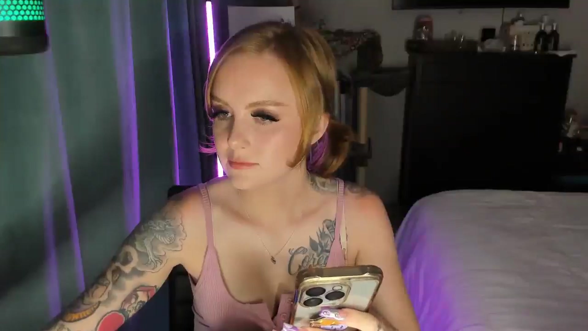 Gallery image thumbnail from LizzySmallz's myfreecams stream on, 07/02/2025, 06:43 image 15 of 20