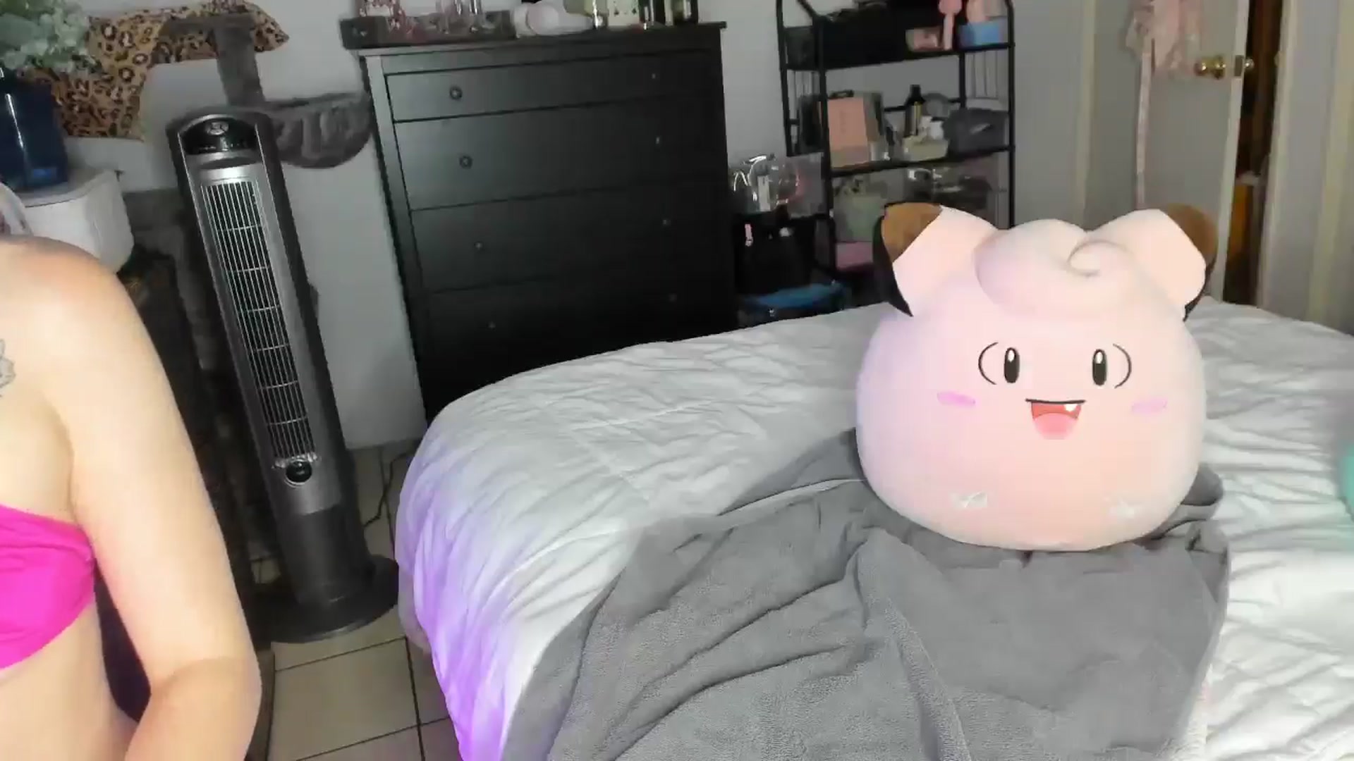 Gallery image thumbnail from LizzySmallz's myfreecams stream on, 07/06/2025, 06:26 image 18 of 20