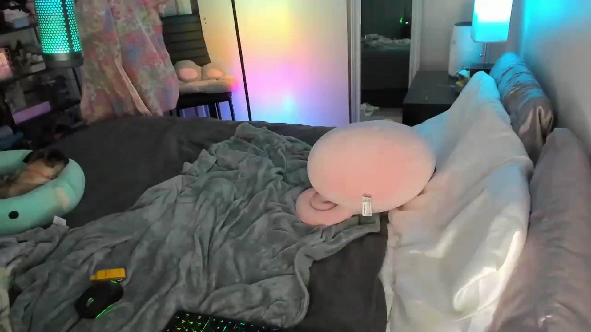 Gallery image thumbnail from LizzySmallz's myfreecams stream on, 07/14/2025, 07:29 image 17 of 20