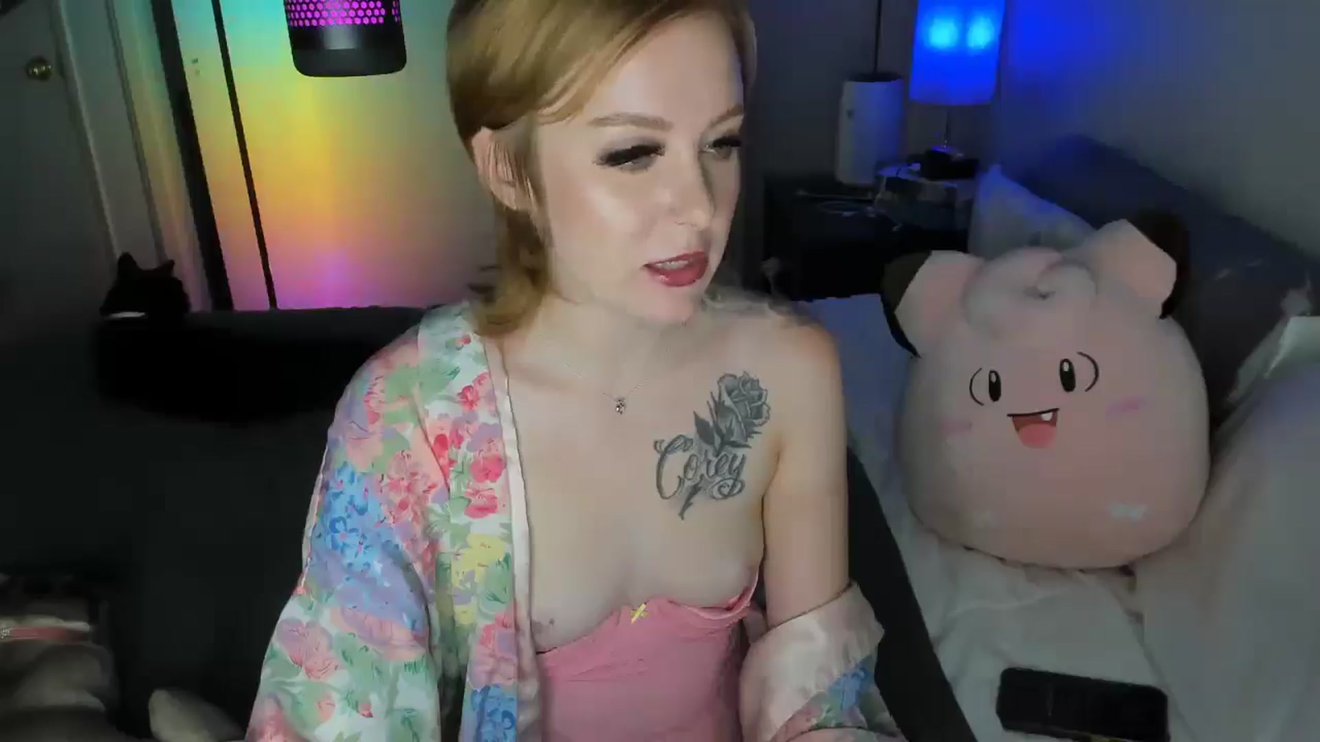 Gallery image thumbnail from LizzySmallz's myfreecams stream on, 07/19/2025, 08:30 image 18 of 20