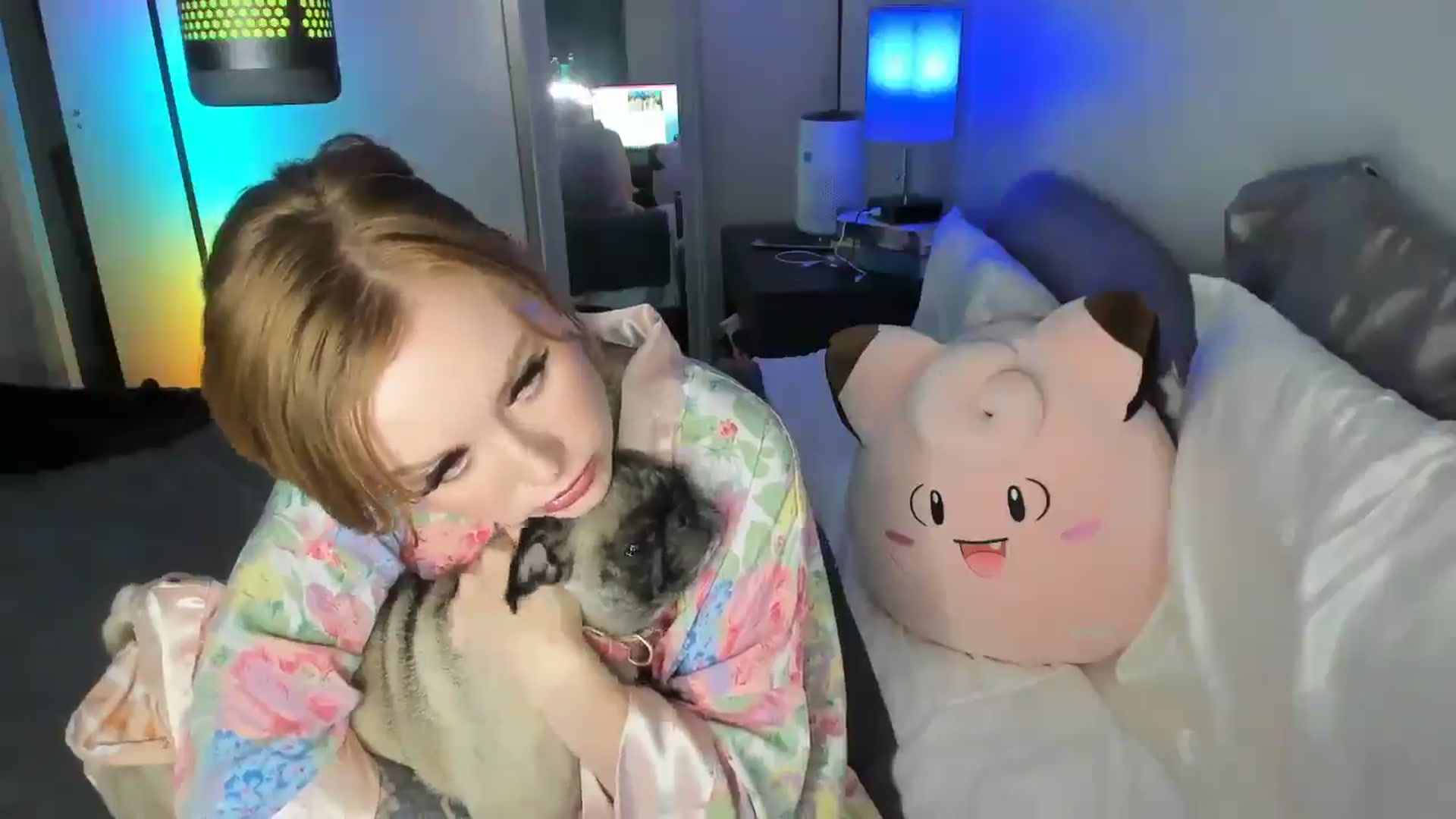 Gallery image thumbnail from LizzySmallz's myfreecams stream on, 07/19/2025, 11:09 image 6 of 20