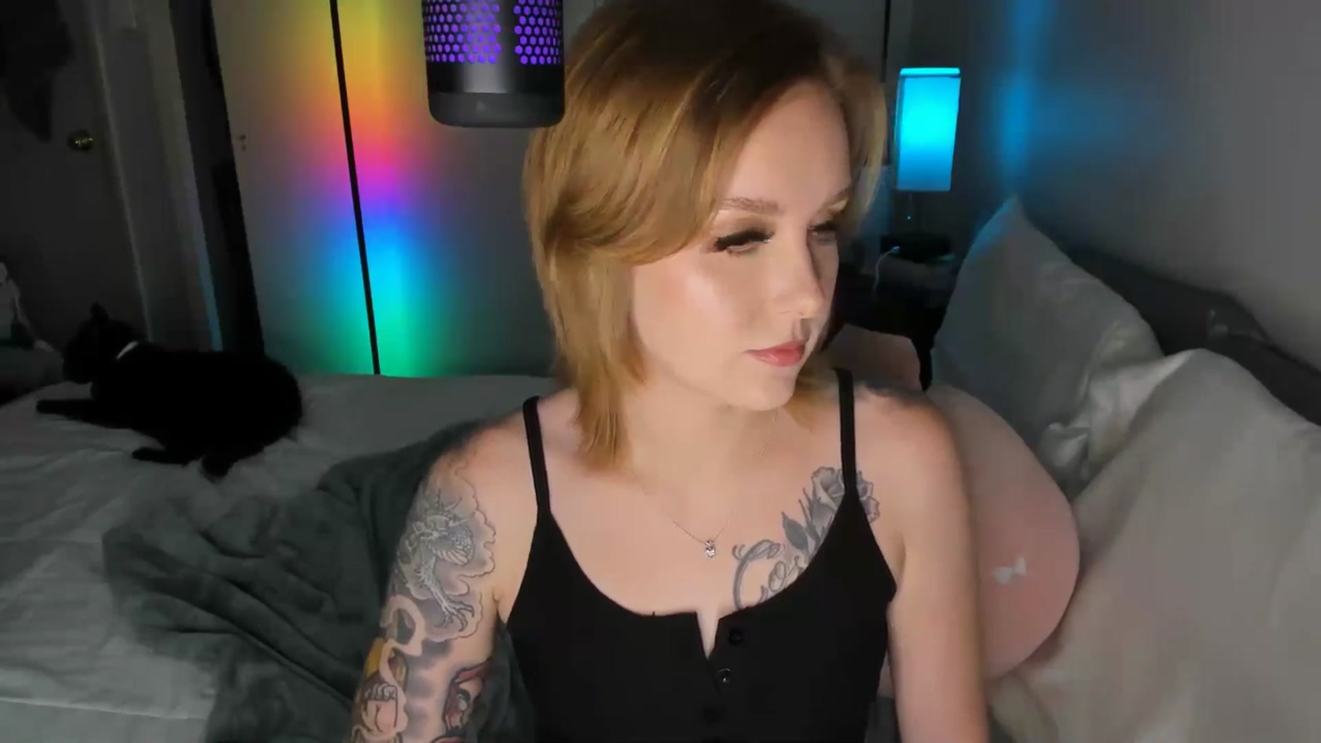 Gallery image thumbnail from LizzySmallz's myfreecams stream on, 07/26/2025, 07:36 image 13 of 20