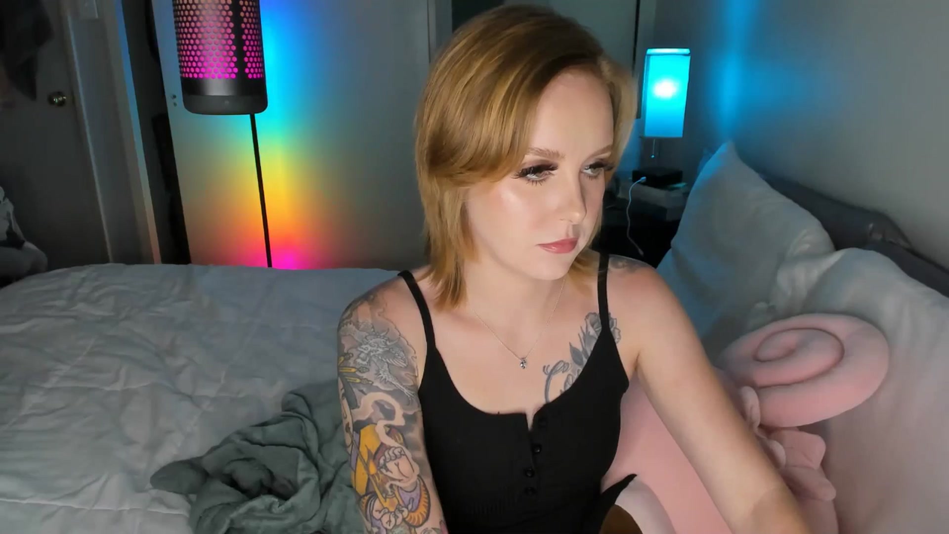 Gallery image thumbnail from LizzySmallz's myfreecams stream on, 07/26/2025, 07:36 image 6 of 20