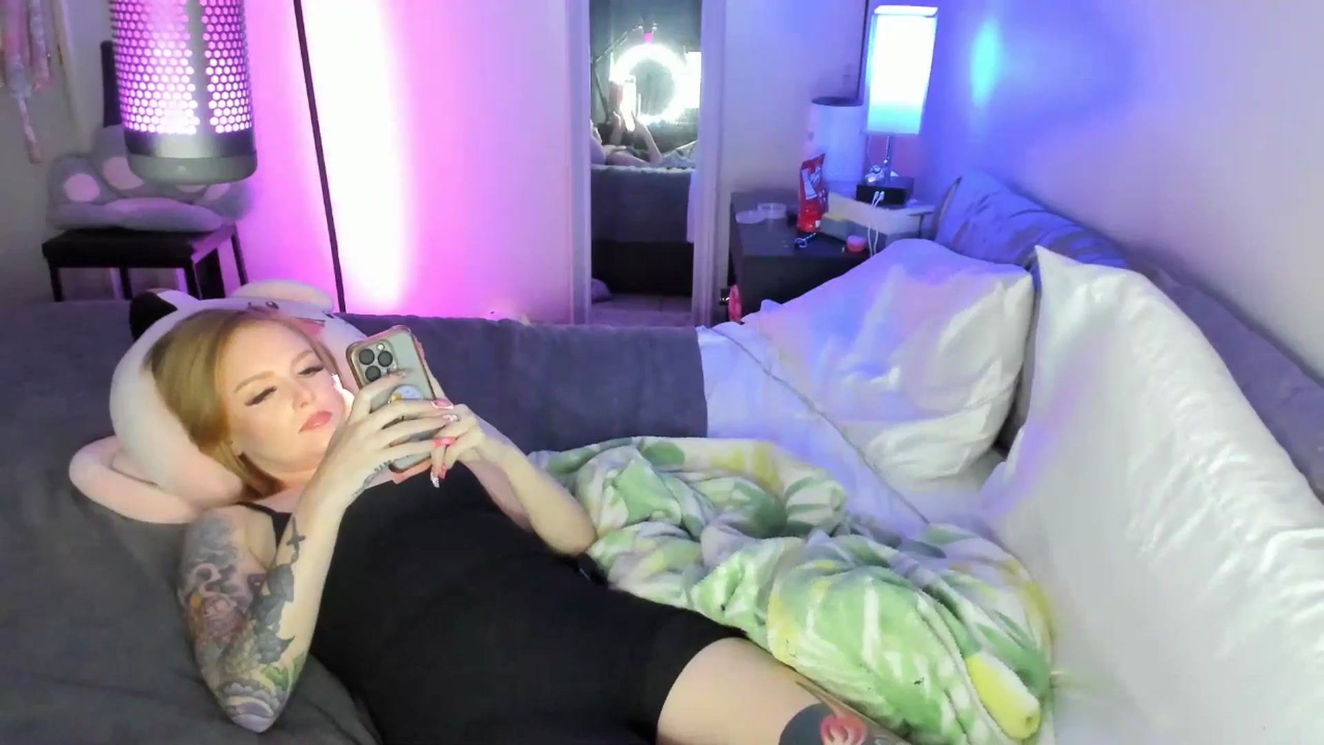Gallery image thumbnail from LizzySmallz's myfreecams stream on, 08/01/2025, 06:20 image 15 of 20