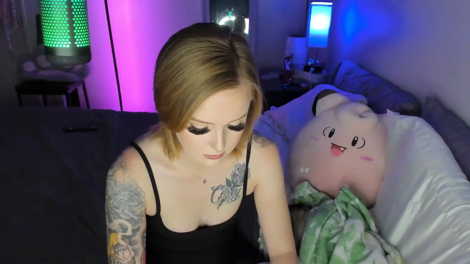Gallery image thumbnail from LizzySmallz's myfreecams stream on, 08/01/2025, 06:20 image 8 of 20