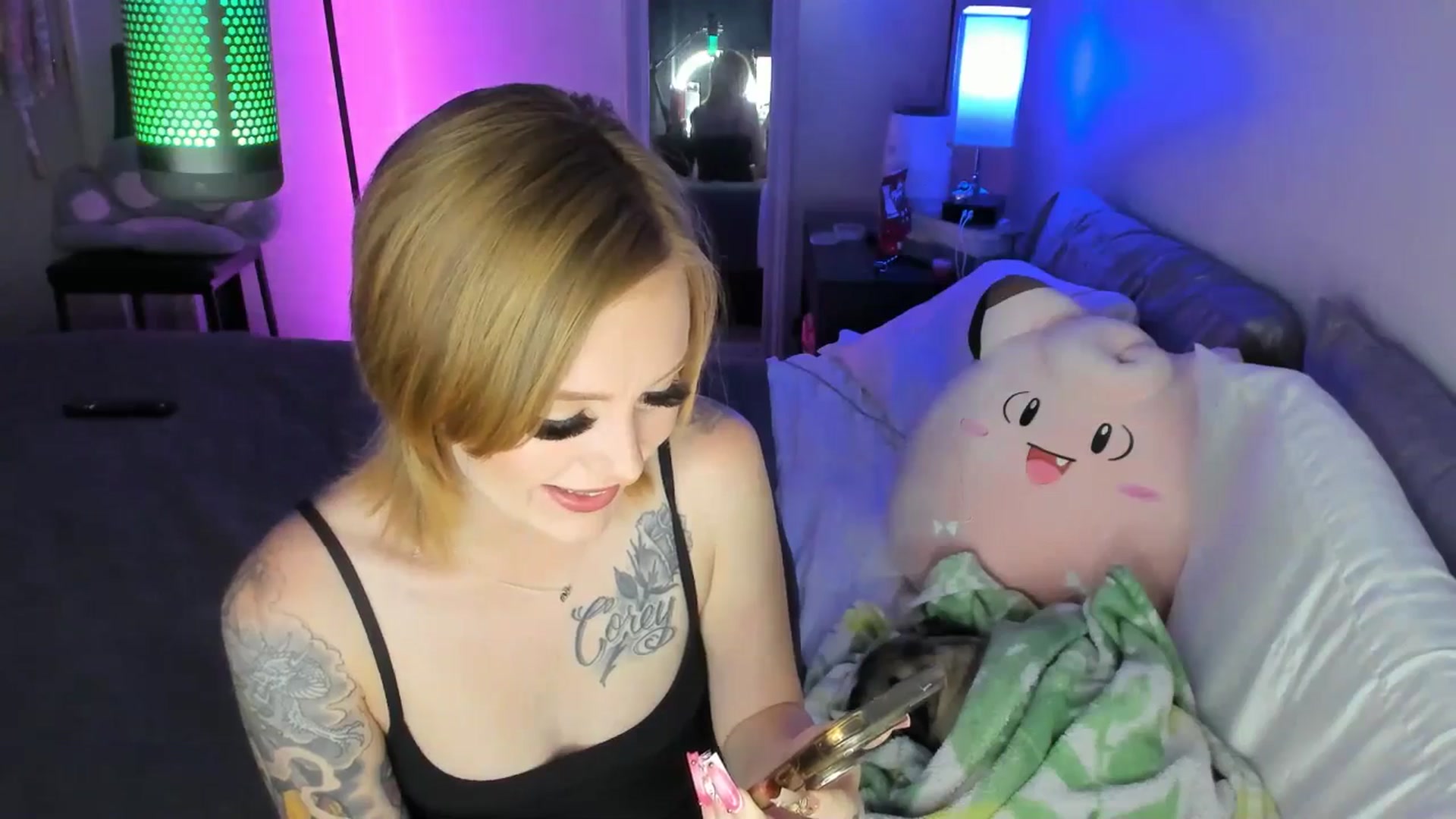 Gallery image thumbnail from LizzySmallz's myfreecams stream on, 08/01/2025, 06:20 image 3 of 20