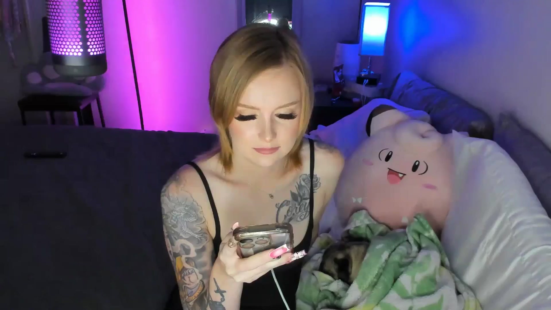 Gallery image thumbnail from LizzySmallz's myfreecams stream on, 08/01/2025, 06:20 image 4 of 20
