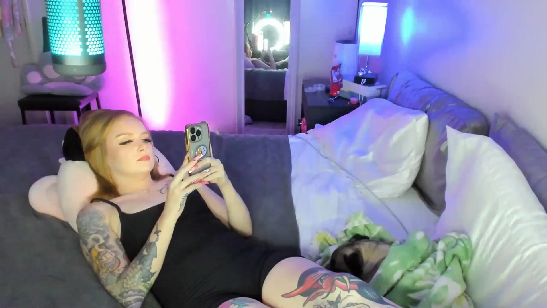 Gallery image thumbnail from LizzySmallz's myfreecams stream on, 08/01/2025, 06:20 image 10 of 20