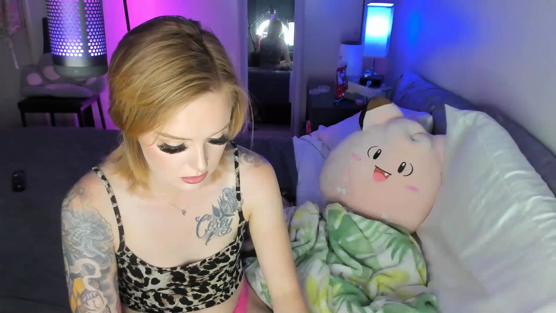 Gallery image thumbnail from LizzySmallz's myfreecams stream on, 08/01/2025, 07:40 image 12 of 20