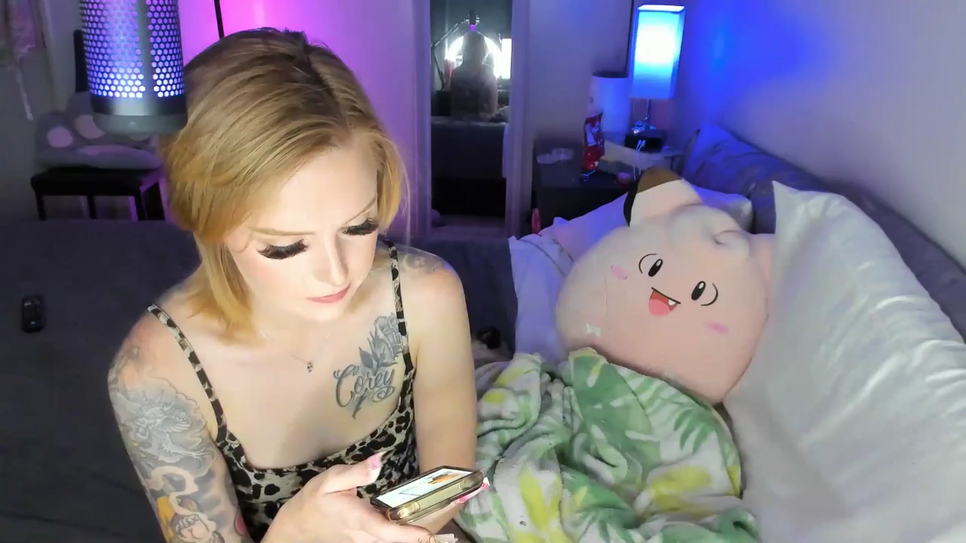 Gallery image thumbnail from LizzySmallz's myfreecams stream on, 08/01/2025, 07:40 image 11 of 20
