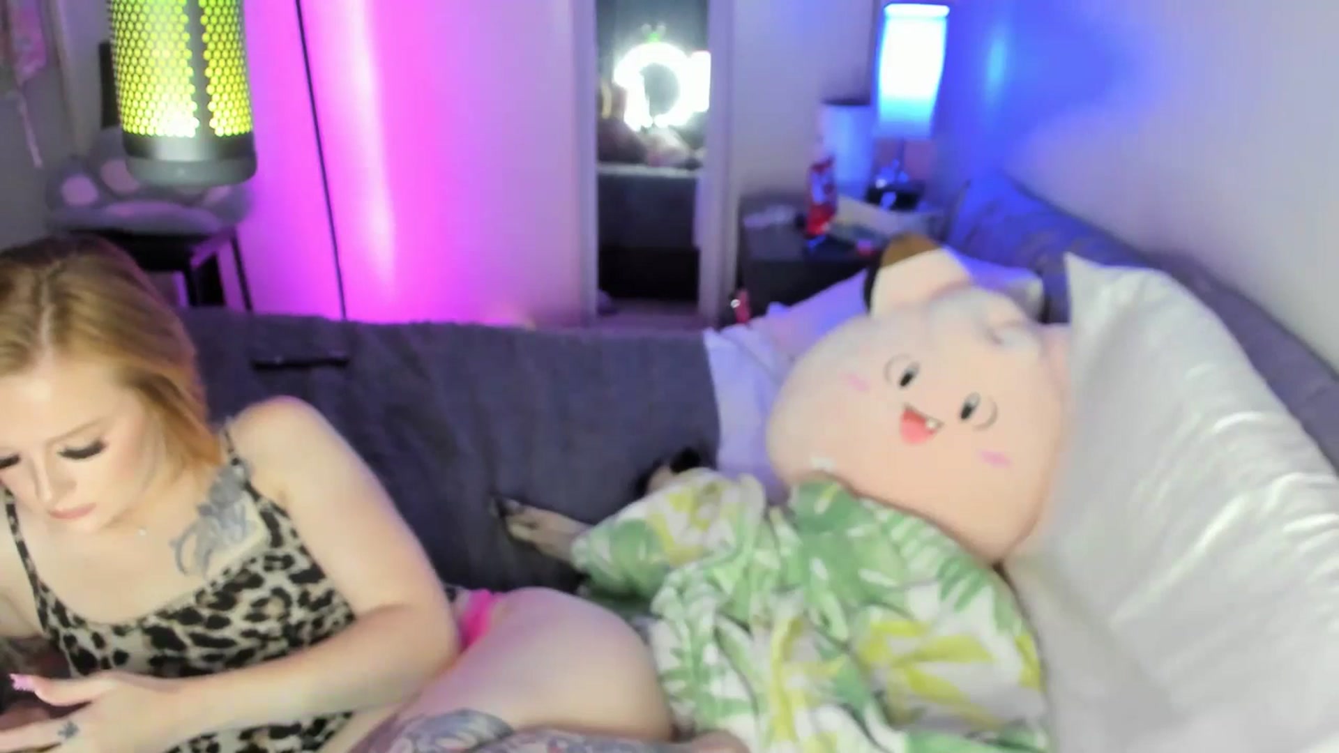 Gallery image thumbnail from LizzySmallz's myfreecams stream on, 08/01/2025, 07:40 image 6 of 20