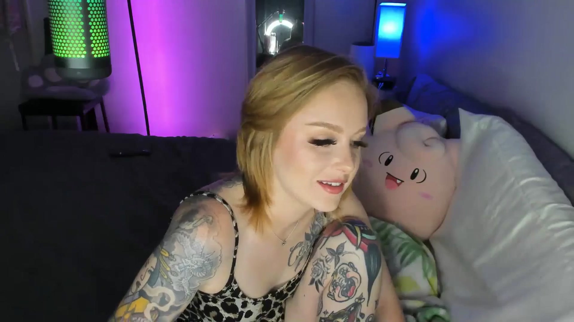 Gallery image thumbnail from LizzySmallz's myfreecams stream on, 08/01/2025, 07:40 image 8 of 20
