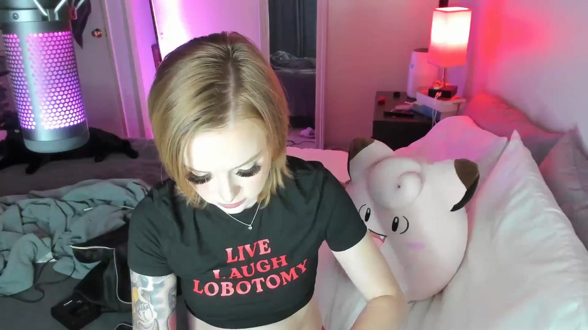 Gallery image thumbnail from LizzySmallz's myfreecams stream on, 08/06/2025, 06:10 image 15 of 20