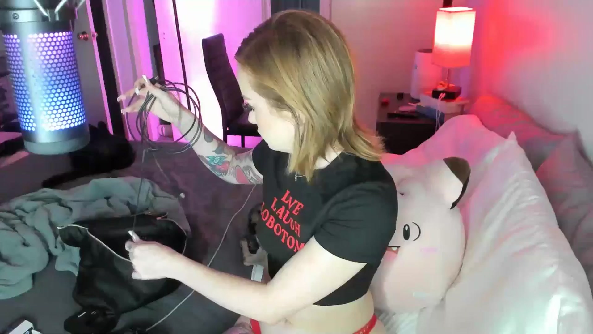 Gallery image thumbnail from LizzySmallz's myfreecams stream on, 08/06/2025, 06:10 image 11 of 20