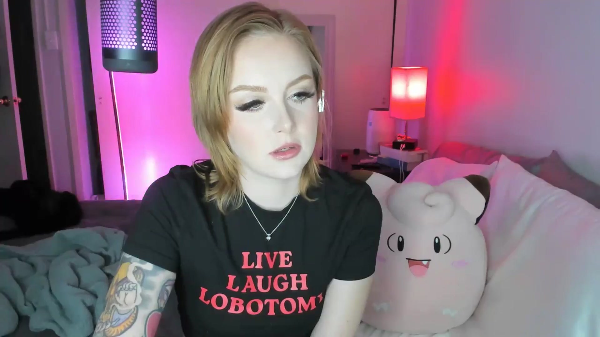 Gallery image thumbnail from LizzySmallz's myfreecams stream on, 08/06/2025, 06:10 image 6 of 20