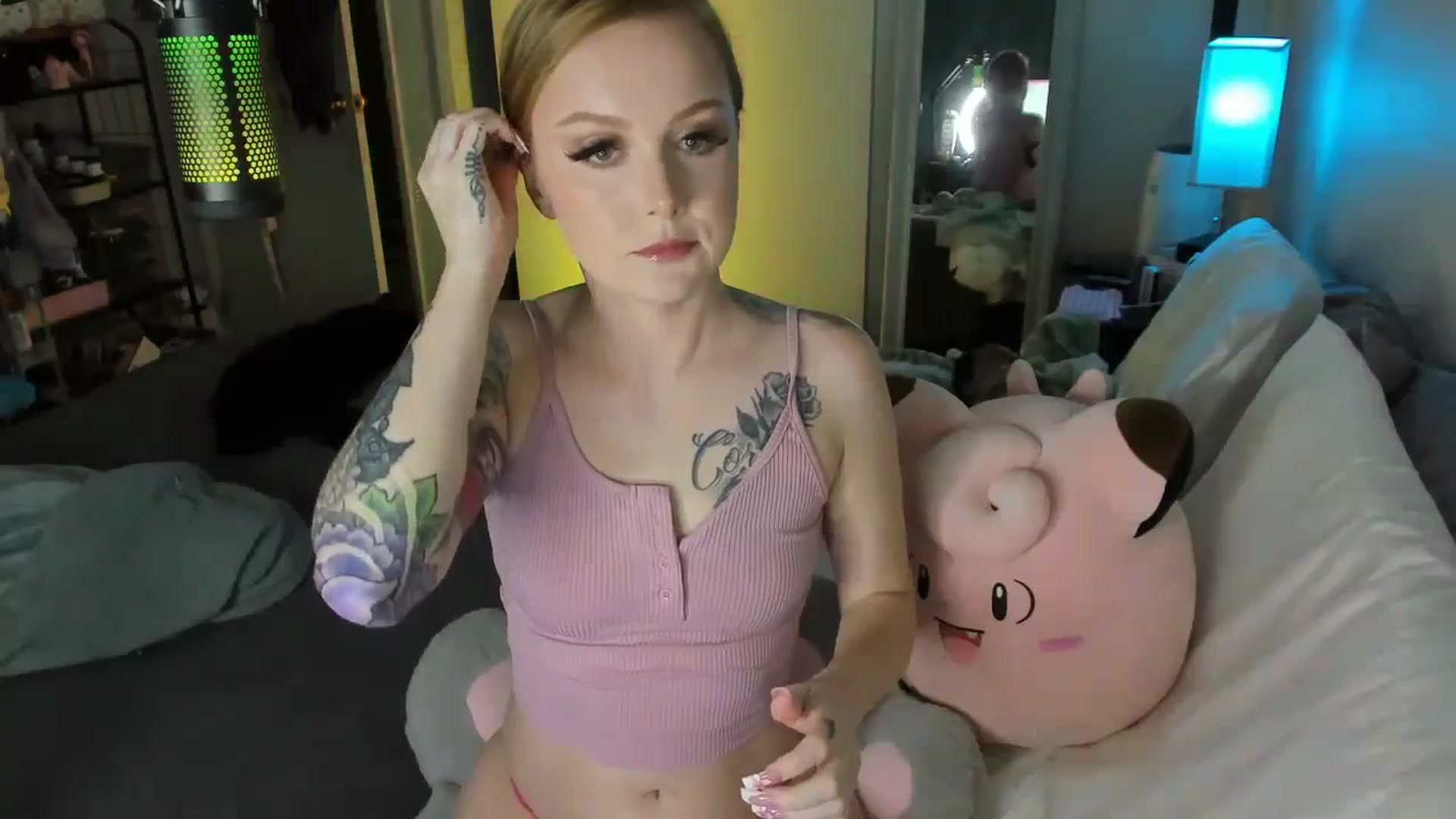 Gallery image thumbnail from LizzySmallz's myfreecams stream on, 08/15/2025, 04:37 image 5 of 20