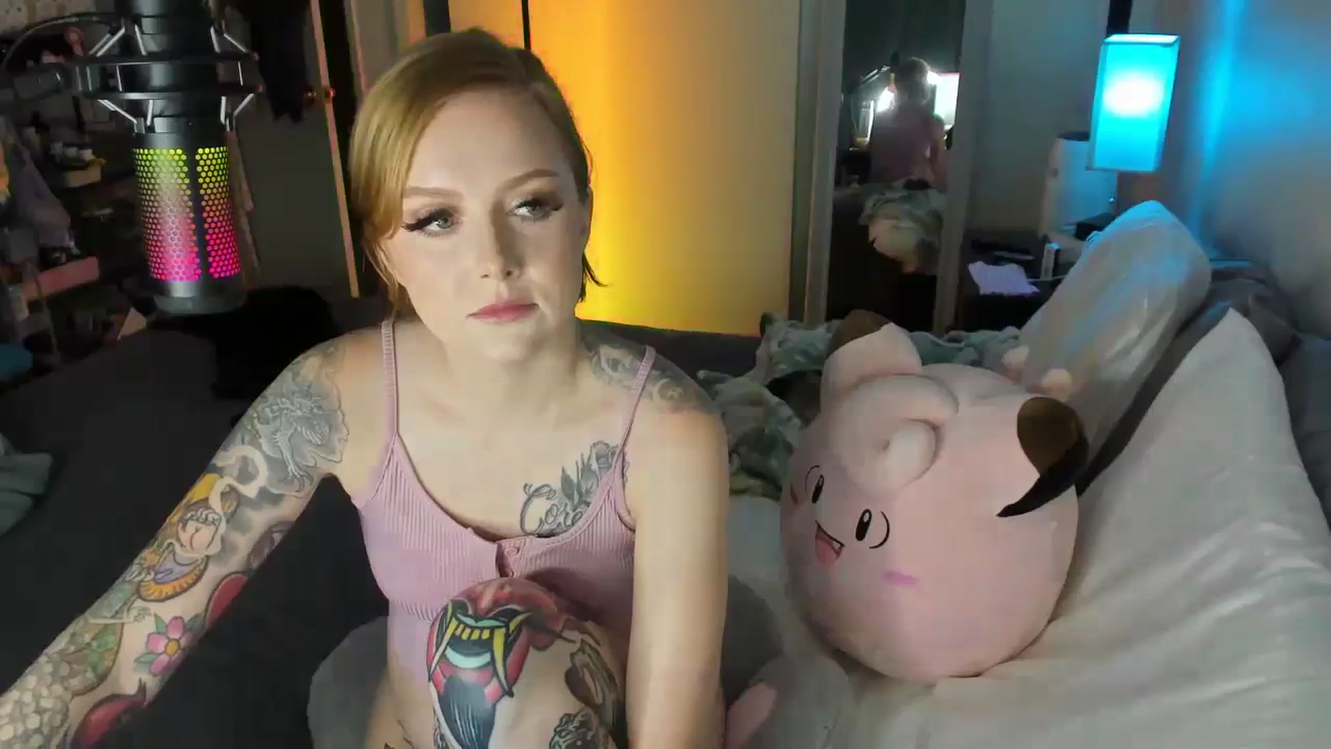 Gallery image thumbnail from LizzySmallz's myfreecams stream on, 08/15/2025, 05:32 image 15 of 20