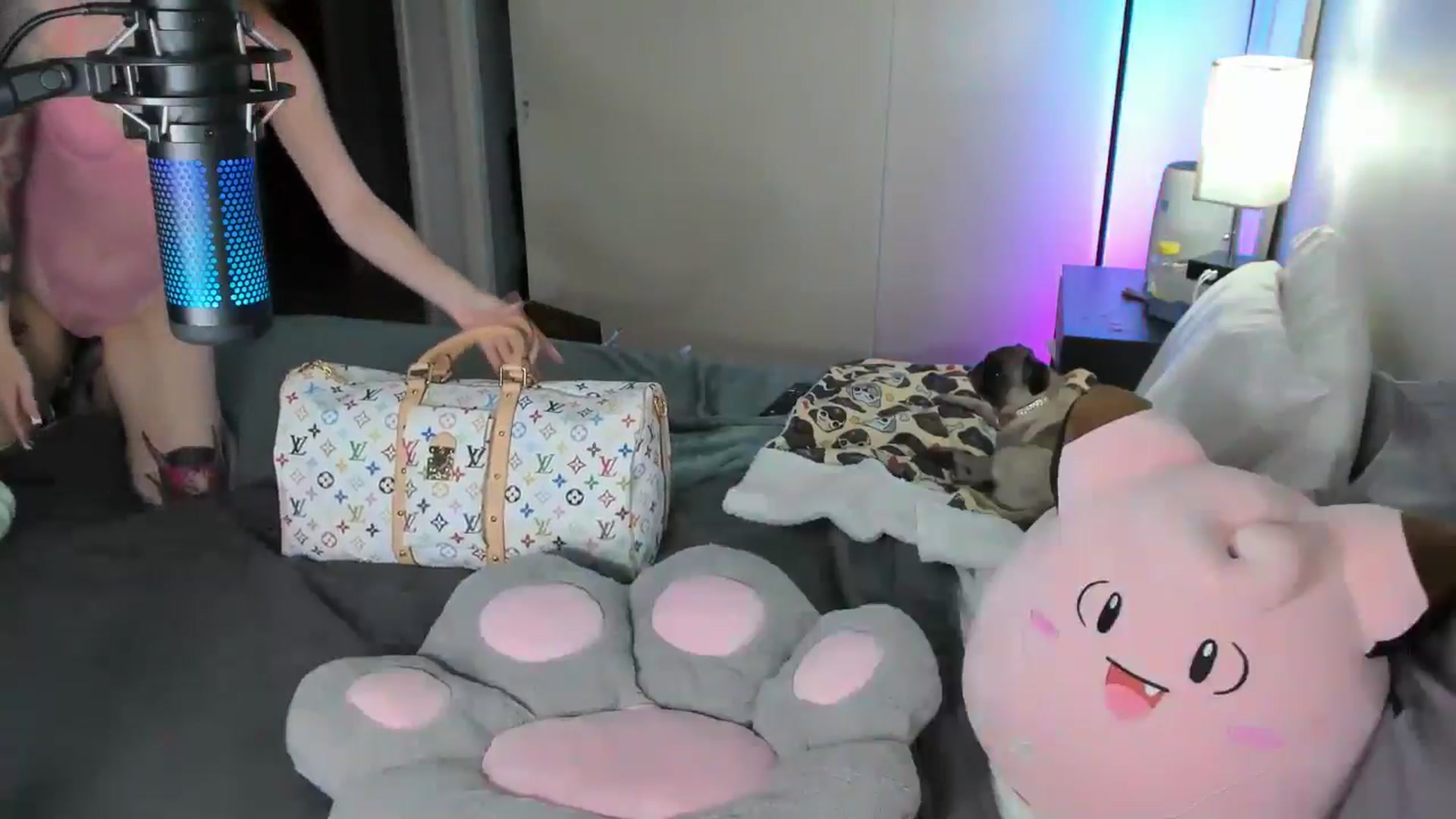 Gallery image thumbnail from LizzySmallz's myfreecams stream on, 08/19/2025, 04:26 image 9 of 20