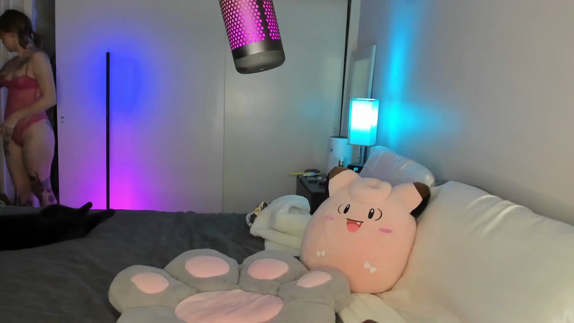 Gallery image thumbnail from LizzySmallz's myfreecams stream on, 08/22/2025, 07:16 image 12 of 20