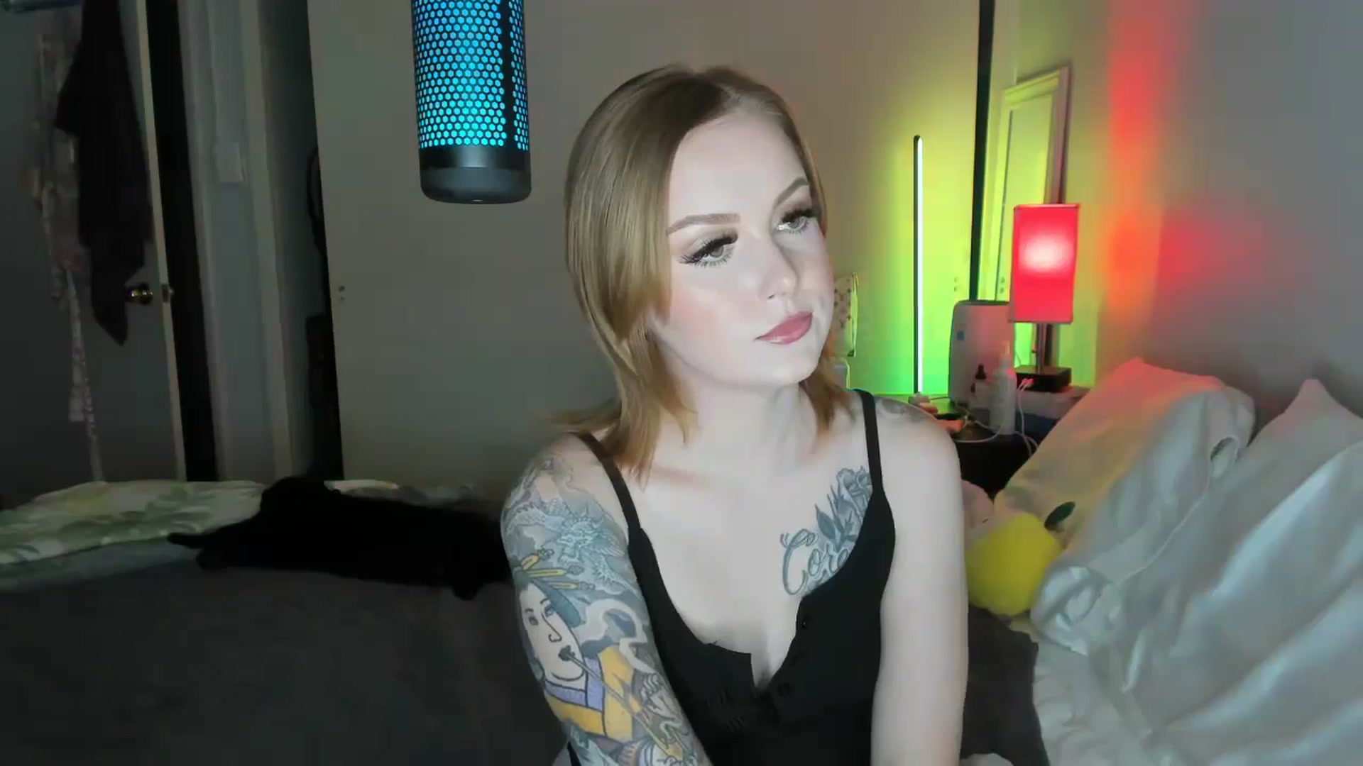 Gallery image thumbnail from LizzySmallz's myfreecams stream on, 08/27/2025, 05:11 image 17 of 20