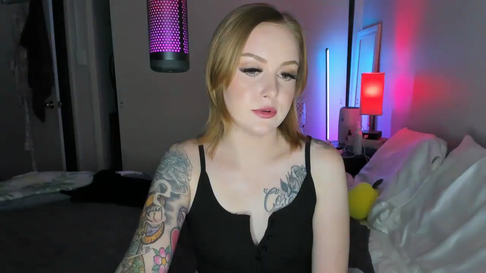 Gallery image thumbnail from LizzySmallz's myfreecams stream on, 08/27/2025, 05:11 image 16 of 20