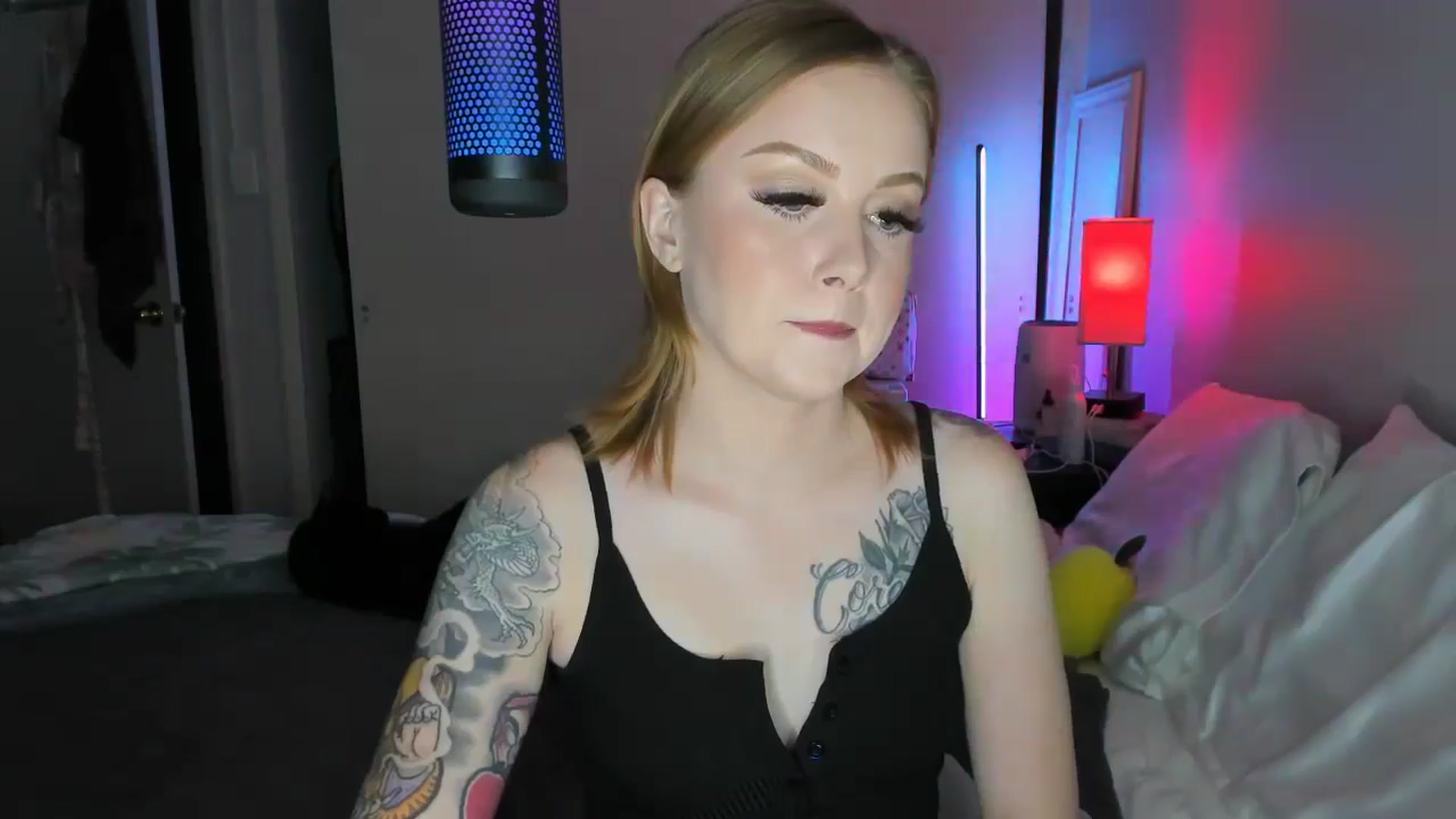 Gallery image thumbnail from LizzySmallz's myfreecams stream on, 08/27/2025, 05:11 image 6 of 20