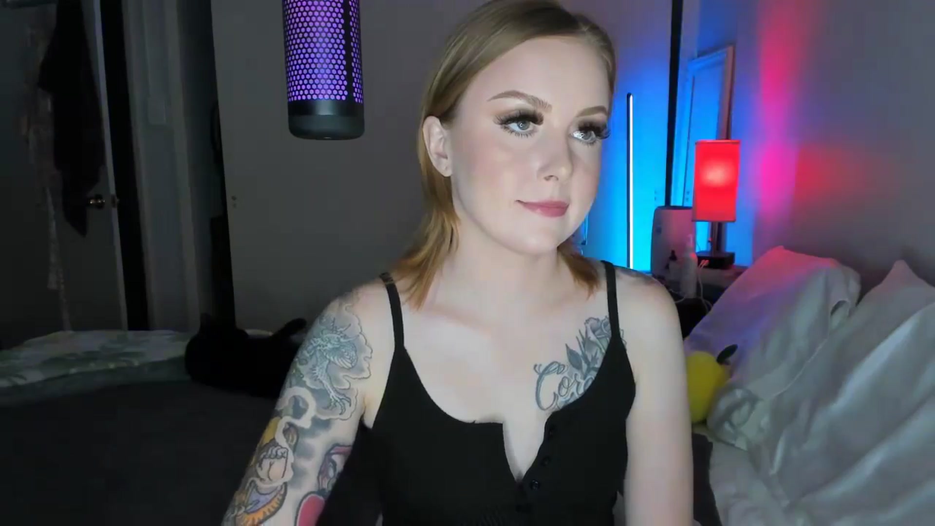 Gallery image thumbnail from LizzySmallz's myfreecams stream on, 08/27/2025, 05:11 image 14 of 20