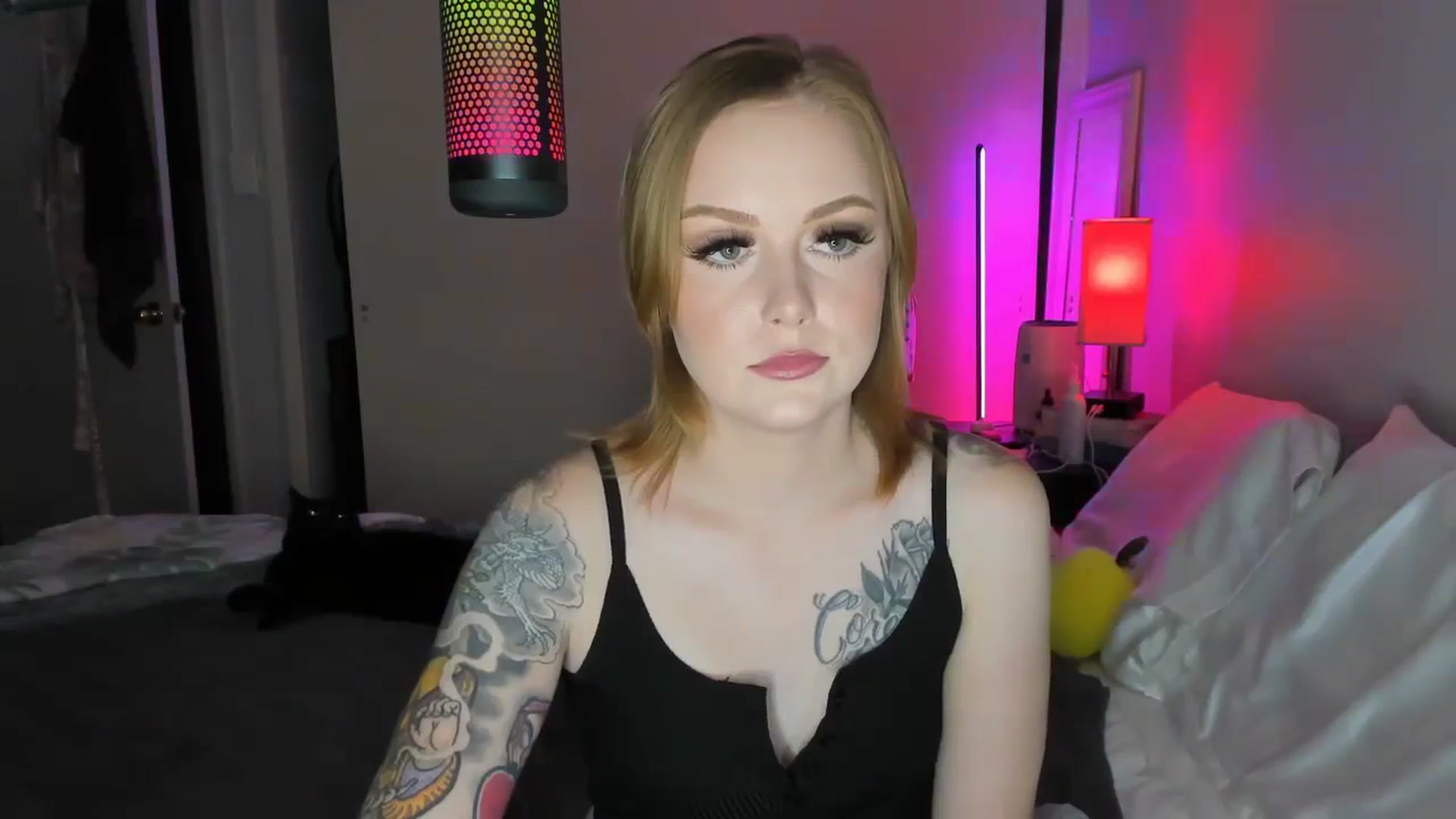 Gallery image thumbnail from LizzySmallz's myfreecams stream on, 08/27/2025, 05:11 image 18 of 20