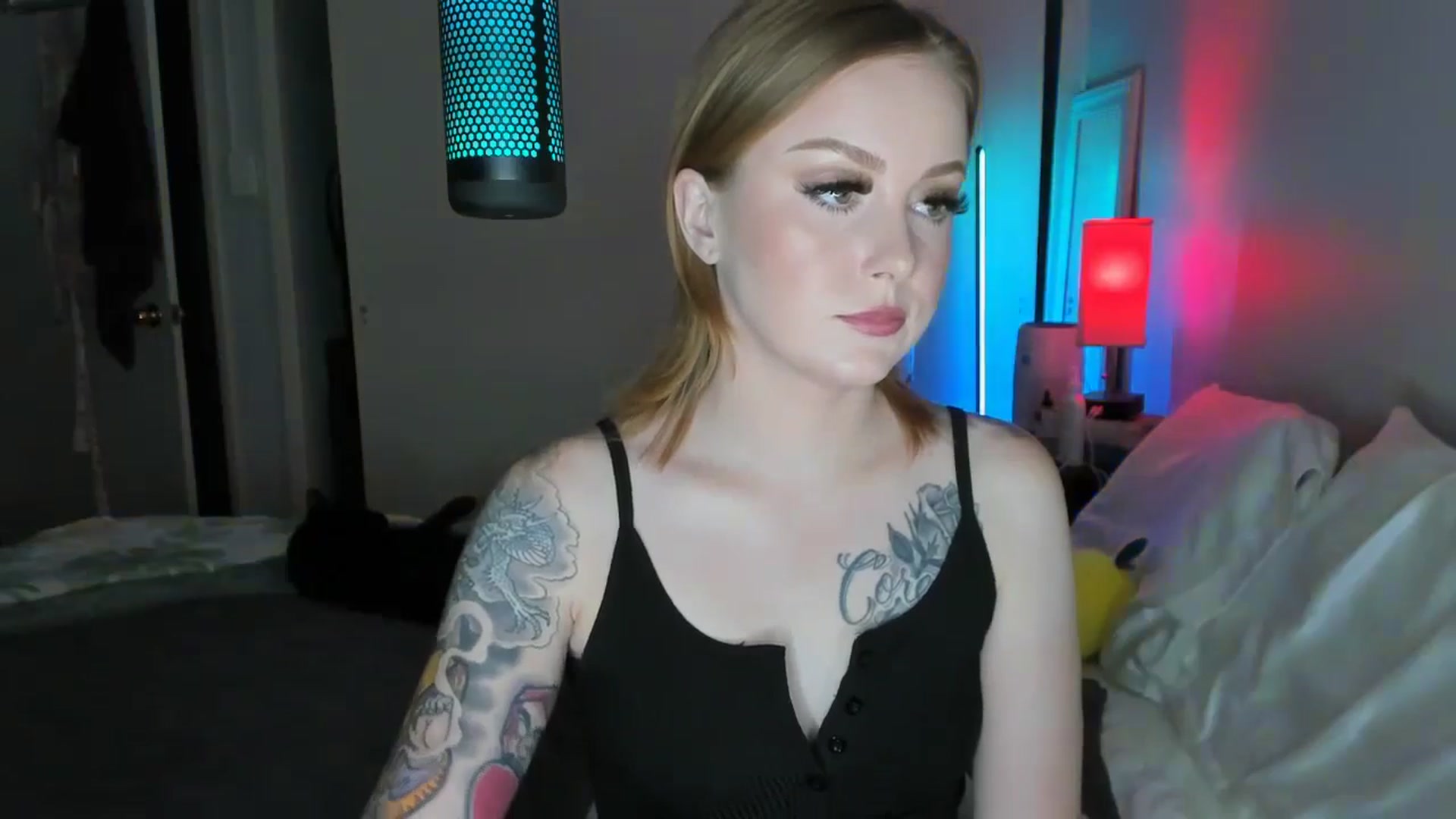 Gallery image thumbnail from LizzySmallz's myfreecams stream on, 08/27/2025, 05:11 image 9 of 20