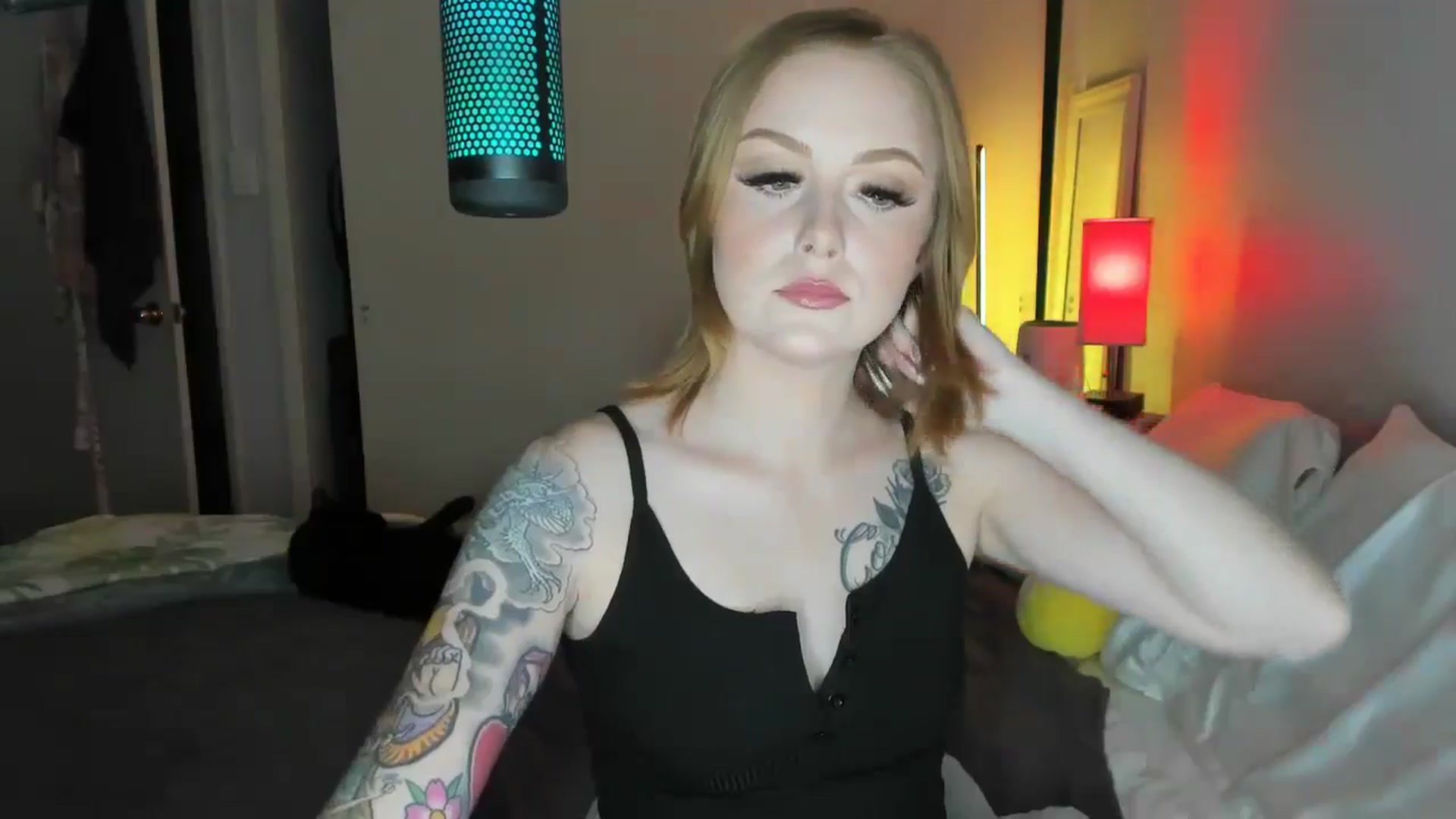 Gallery image thumbnail from LizzySmallz's myfreecams stream on, 08/27/2025, 05:11 image 15 of 20