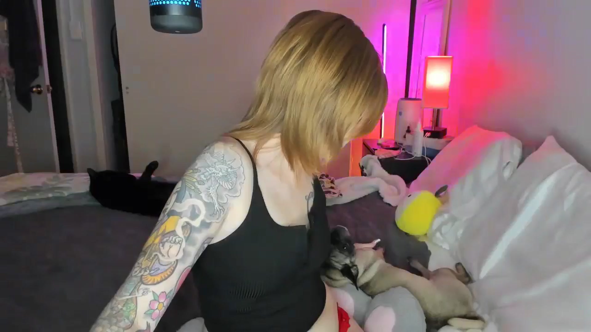 Gallery image thumbnail from LizzySmallz's myfreecams stream on, 08/27/2025, 05:46 image 6 of 20