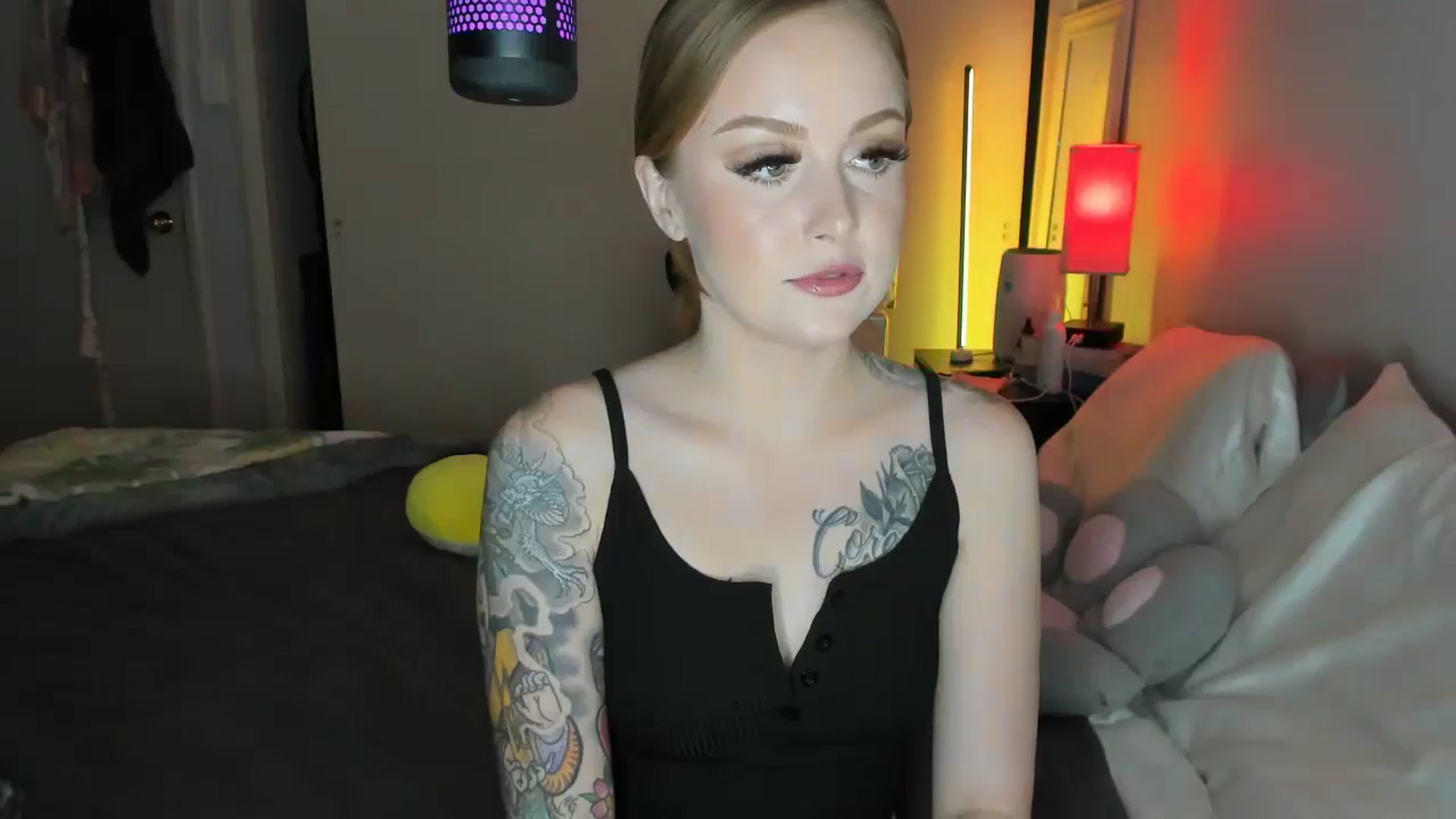 Gallery image thumbnail from LizzySmallz's myfreecams stream on, 08/27/2025, 08:37 image 17 of 20