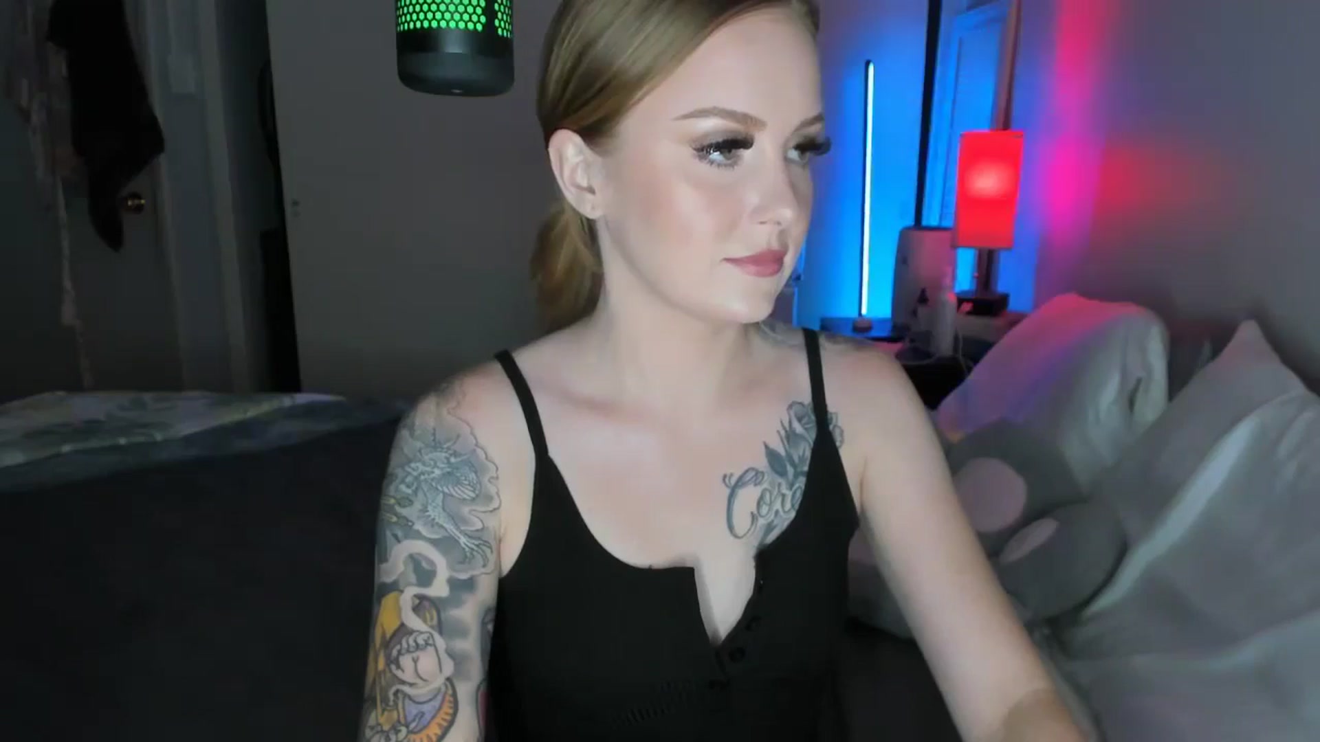 Gallery image thumbnail from LizzySmallz's myfreecams stream on, 08/27/2025, 08:37 image 9 of 20