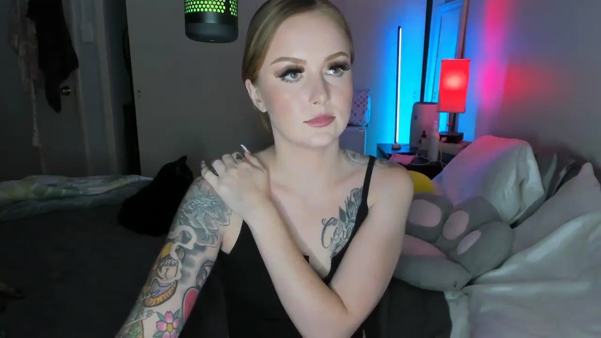 Gallery image thumbnail from LizzySmallz's myfreecams stream on, 08/27/2025, 08:57 image 12 of 20