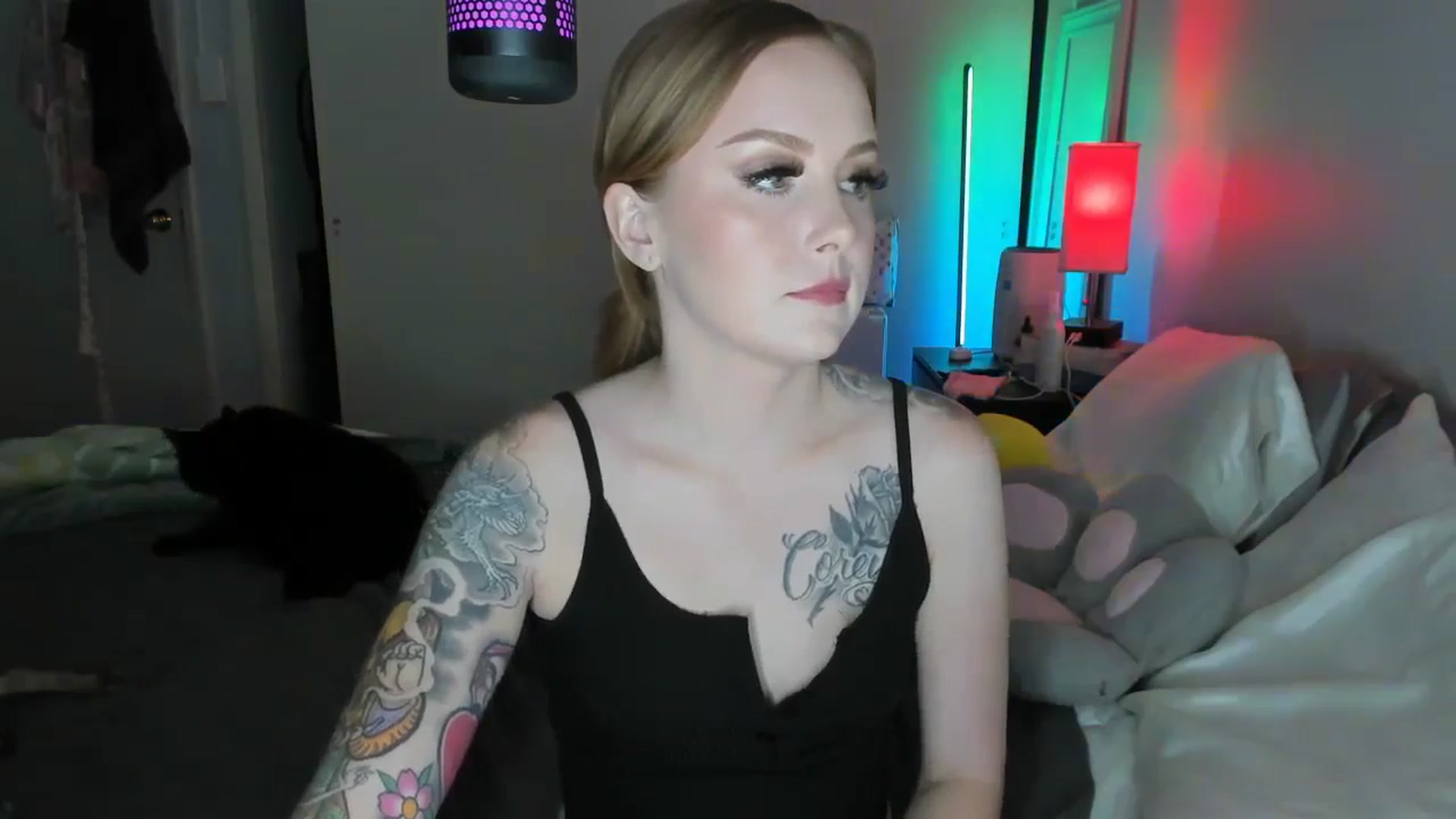 Gallery image thumbnail from LizzySmallz's myfreecams stream on, 08/27/2025, 08:57 image 10 of 20