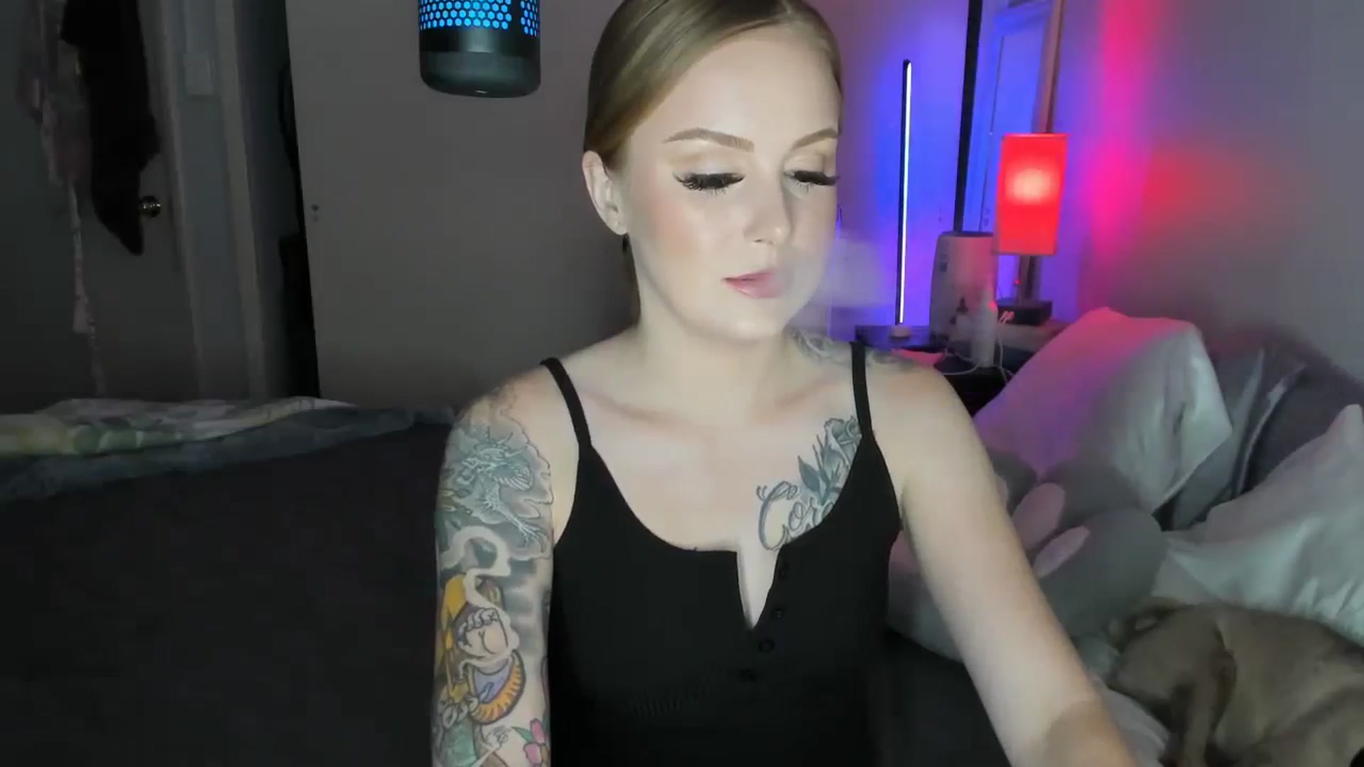 Gallery image thumbnail from LizzySmallz's myfreecams stream on, 08/27/2025, 09:50 image 10 of 20