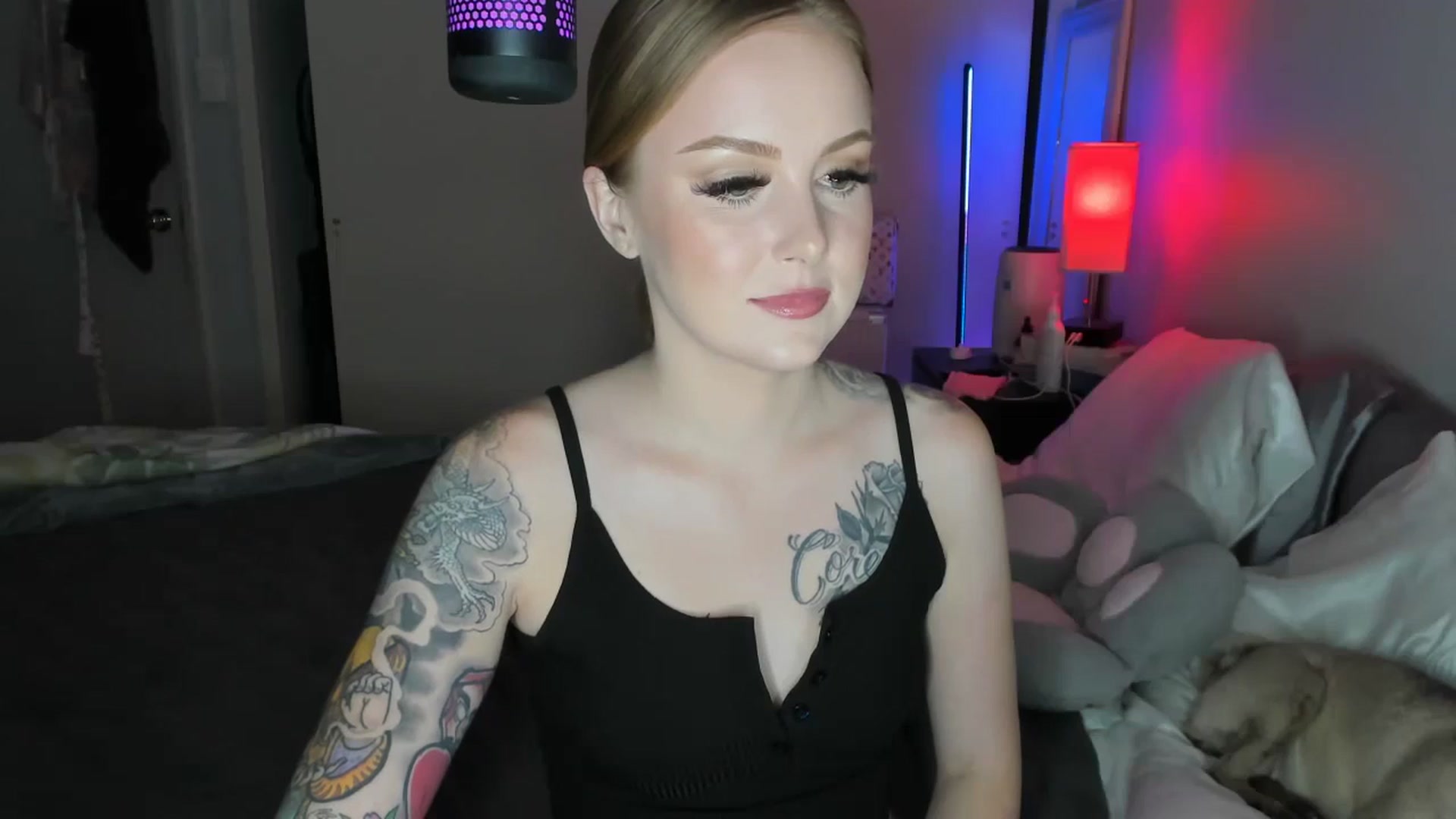 Gallery image thumbnail from LizzySmallz's myfreecams stream on, 08/27/2025, 09:50 image 8 of 20