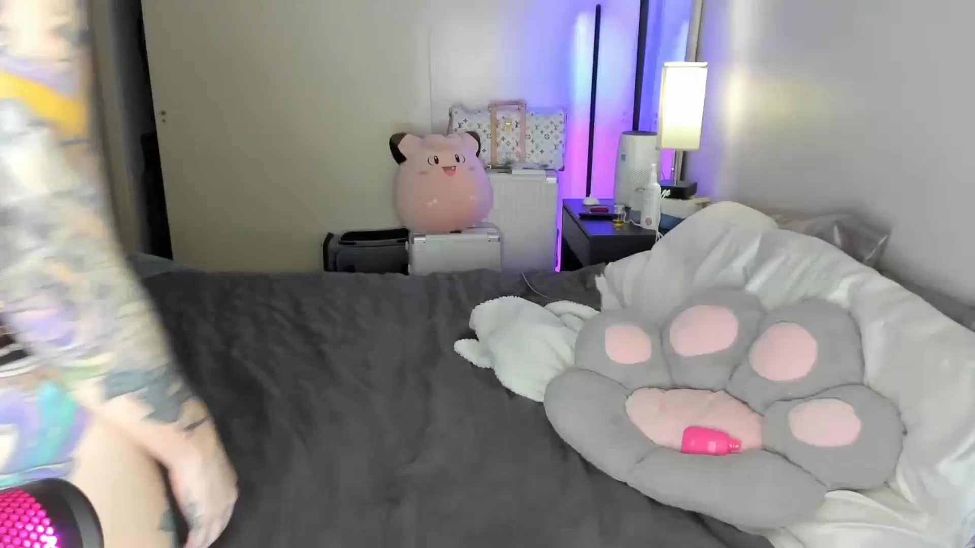 Gallery image thumbnail from LizzySmallz's myfreecams stream on, 08/29/2025, 08:05 image 9 of 20